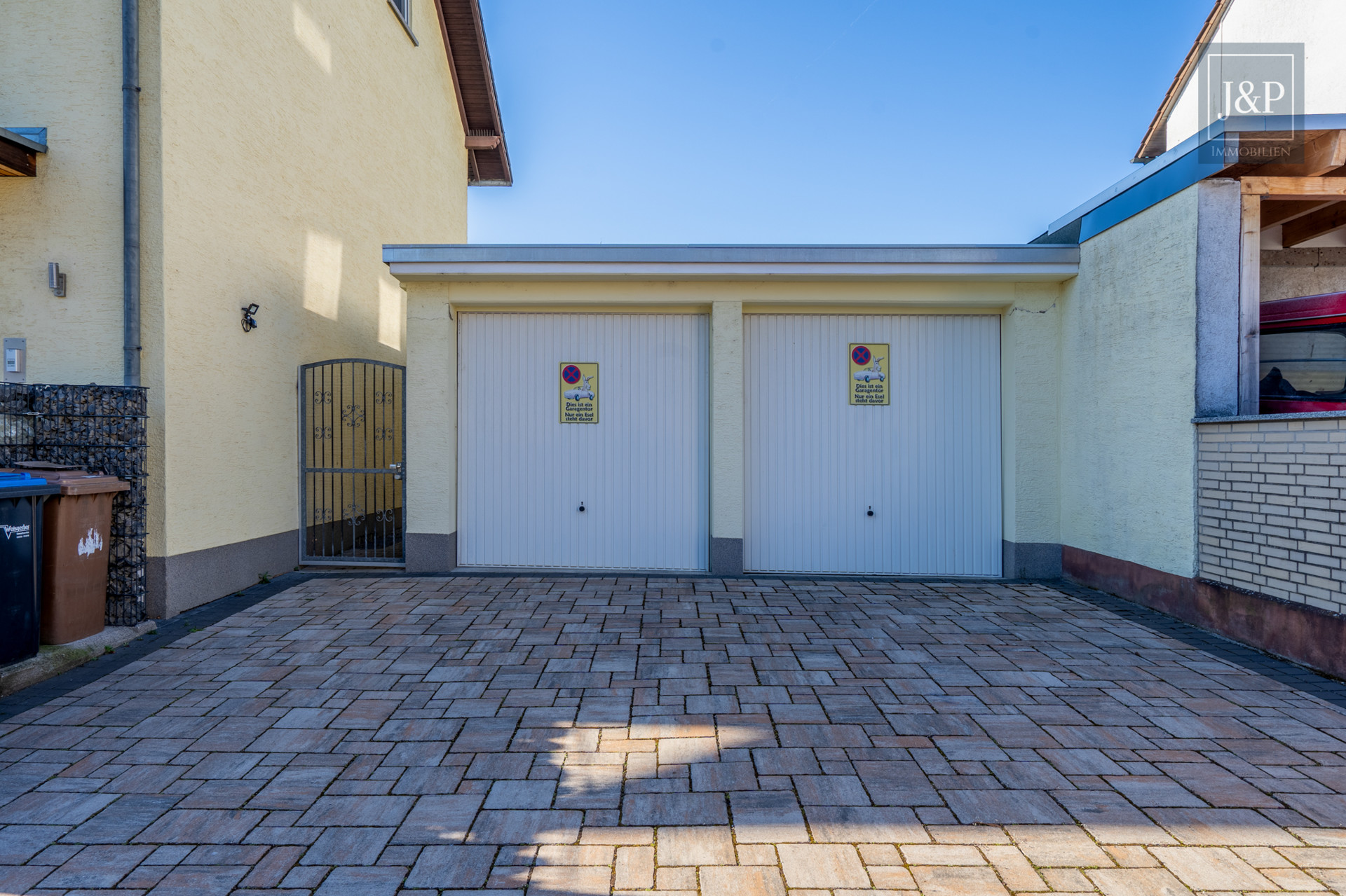 Ein Zuhause für Generationen – modernisiertes Mehrfamilienhaus in zentraler Lage von Bruchköbel! - Garagen