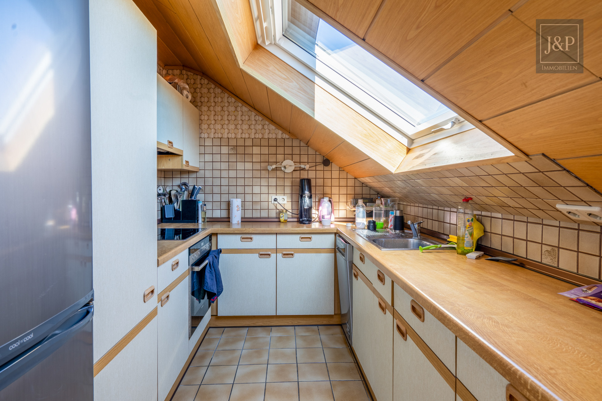 Ein Zuhause für Generationen – modernisiertes Mehrfamilienhaus in zentraler Lage von Bruchköbel! - Küche DG
