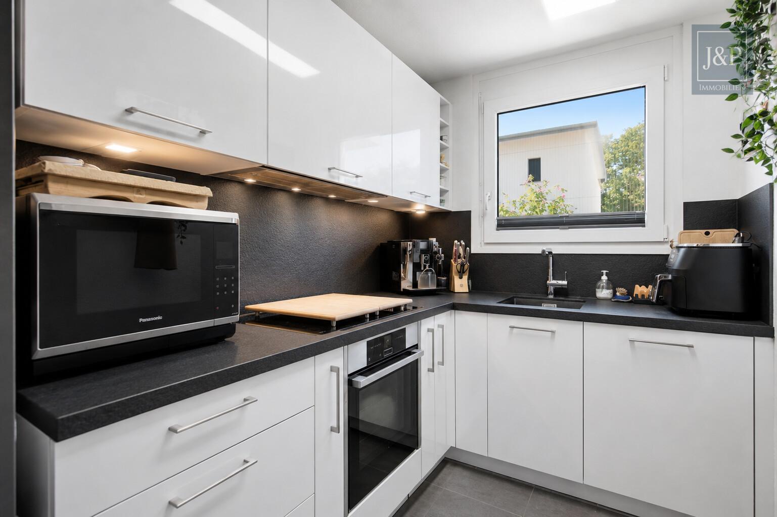 Modernes Reihenendhaus mit Terrasse, Carport & Wallbox in Nauheim - Küche
