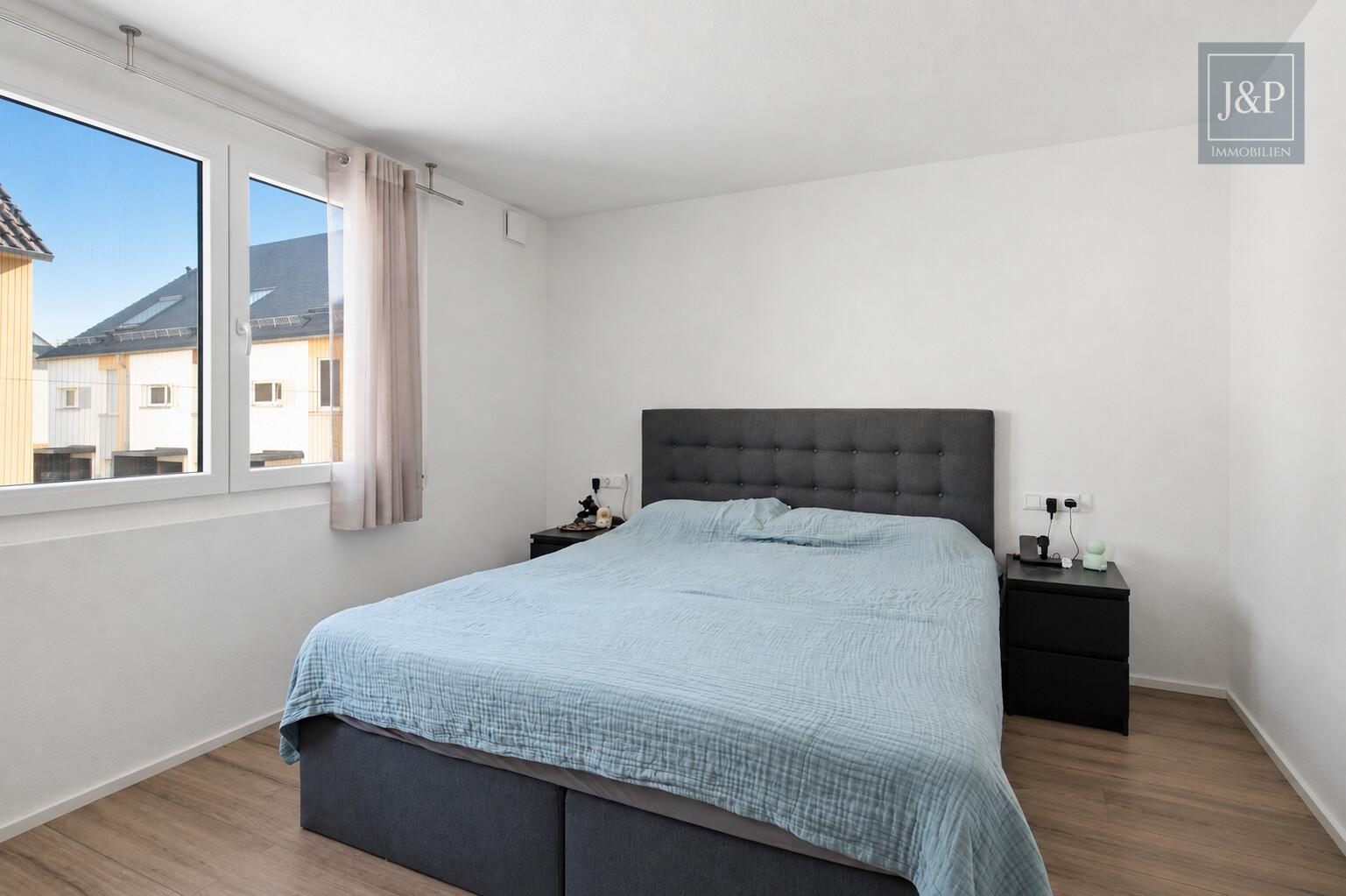 Modernes Reihenendhaus mit Terrasse, Carport & Wallbox in Nauheim - Schlafzimmer