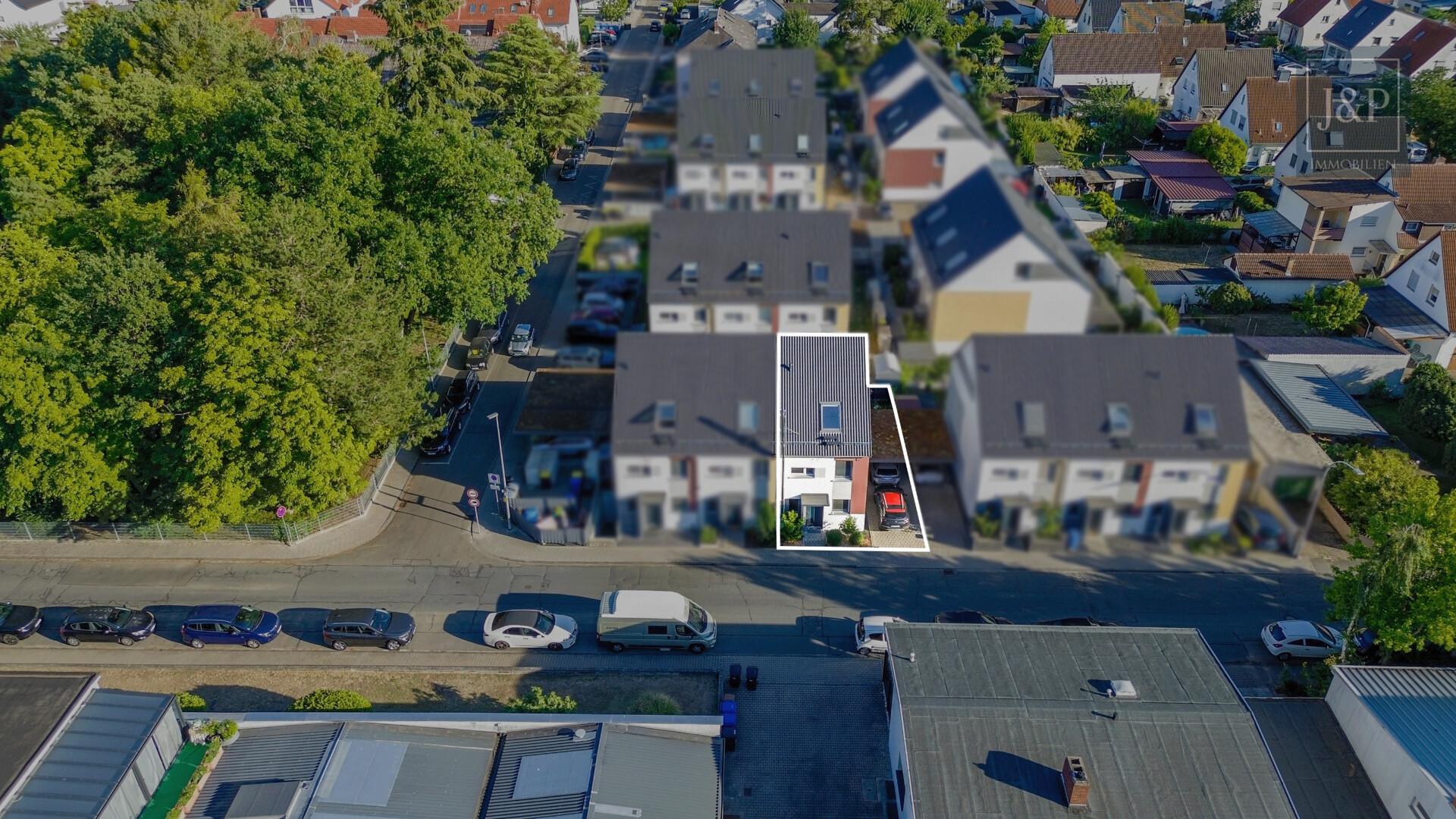 Modernes Reihenendhaus mit Terrasse, Carport & Wallbox in Nauheim - Vogelperspektive