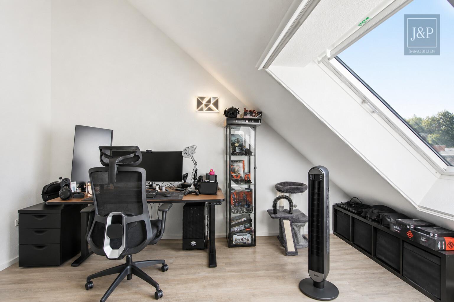Modernes Reihenendhaus mit Terrasse, Carport & Wallbox in Nauheim - Zimmer DG