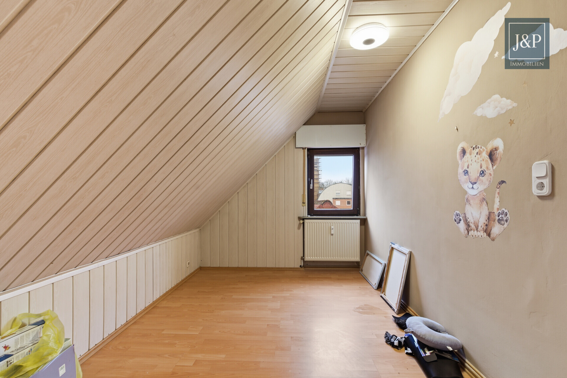 Großzügige Wohnung über zwei Etagen mit moderner Küche - Zimmer DG