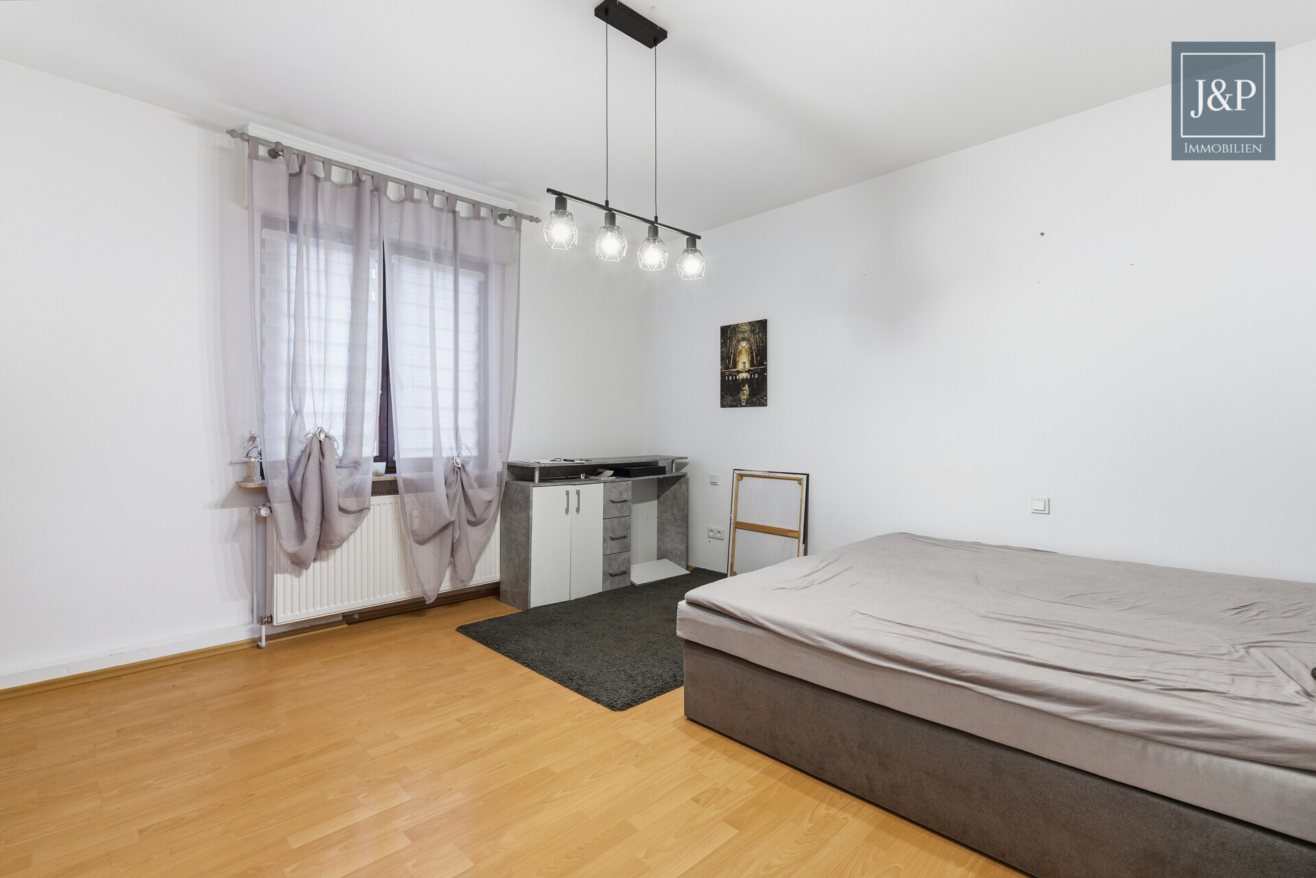 Großzügige Wohnung über zwei Etagen mit moderner Küche - Schlafzimmer