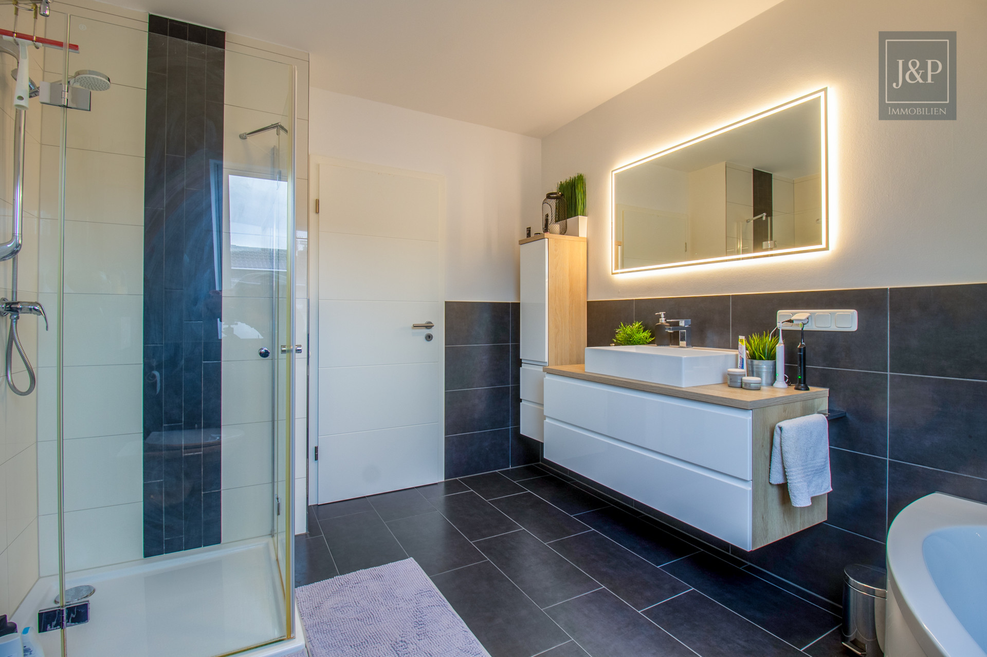 Energieeffizient, Luxuriös & offen gestaltet: Einzigartige Maisonettewohnung zentral in Erzhausen. - Badezimmer