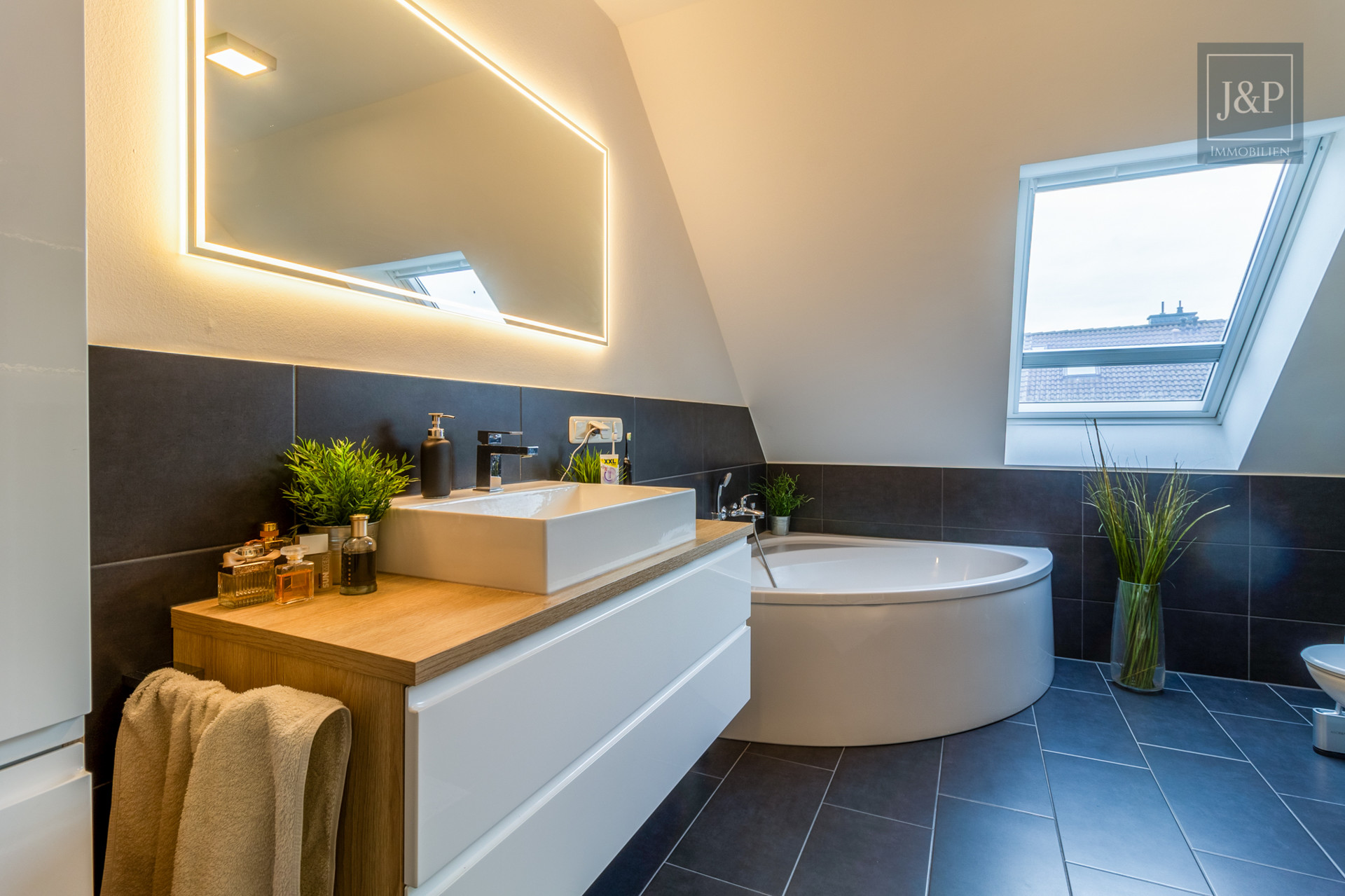Energieeffizient, Luxuriös & offen gestaltet: Einzigartige Maisonettewohnung zentral in Erzhausen. - Badezimmer