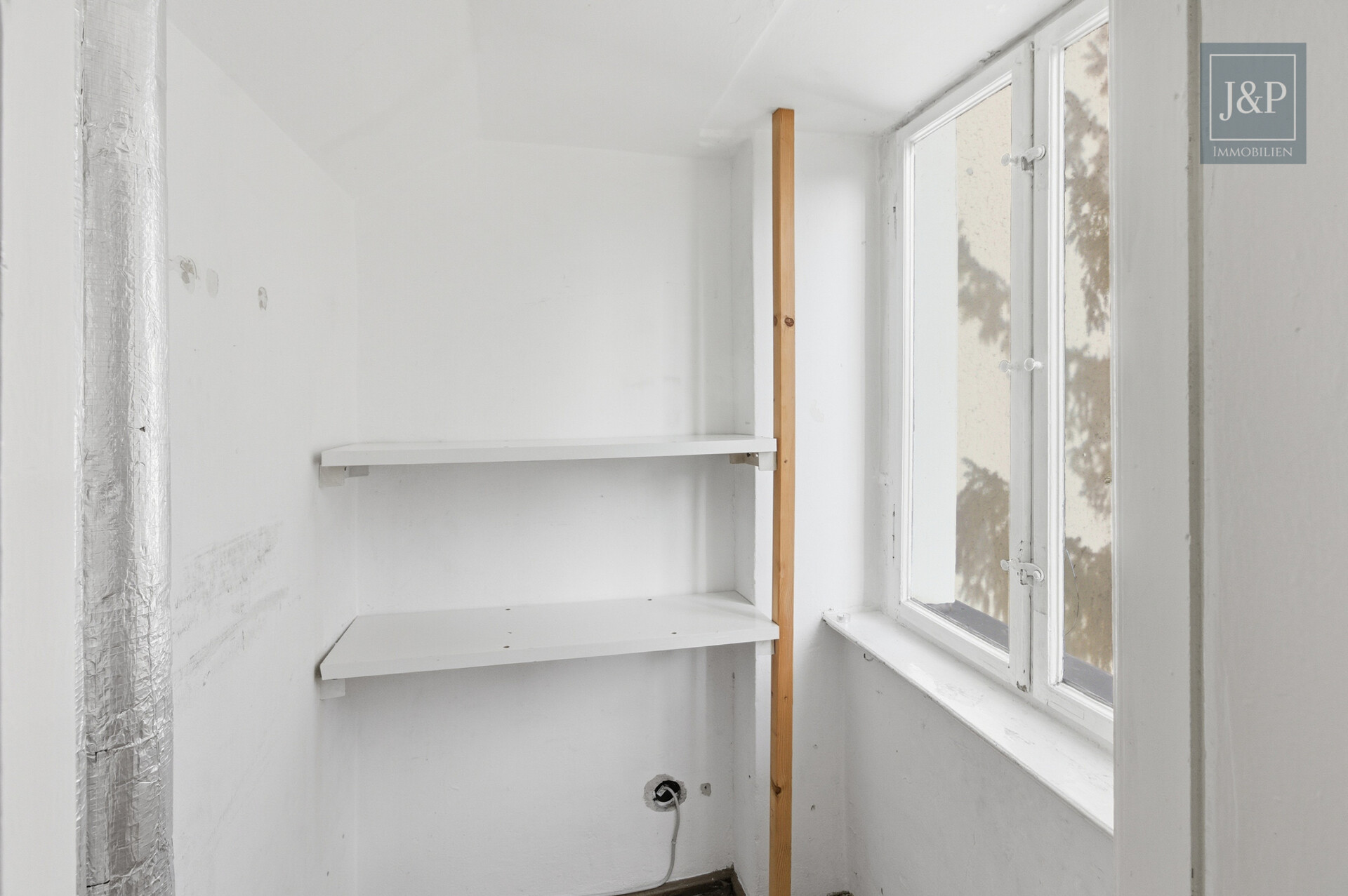 Bezugsfreie 1-Zimmer-Wohnung mit separater Küche in ruhiger Lage von Pankow - Speisekammer