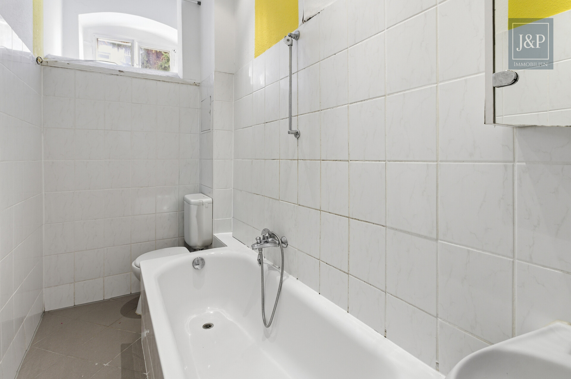 Bezugsfreie 1-Zimmer-Wohnung mit separater Küche in ruhiger Lage von Pankow - Badezimmer