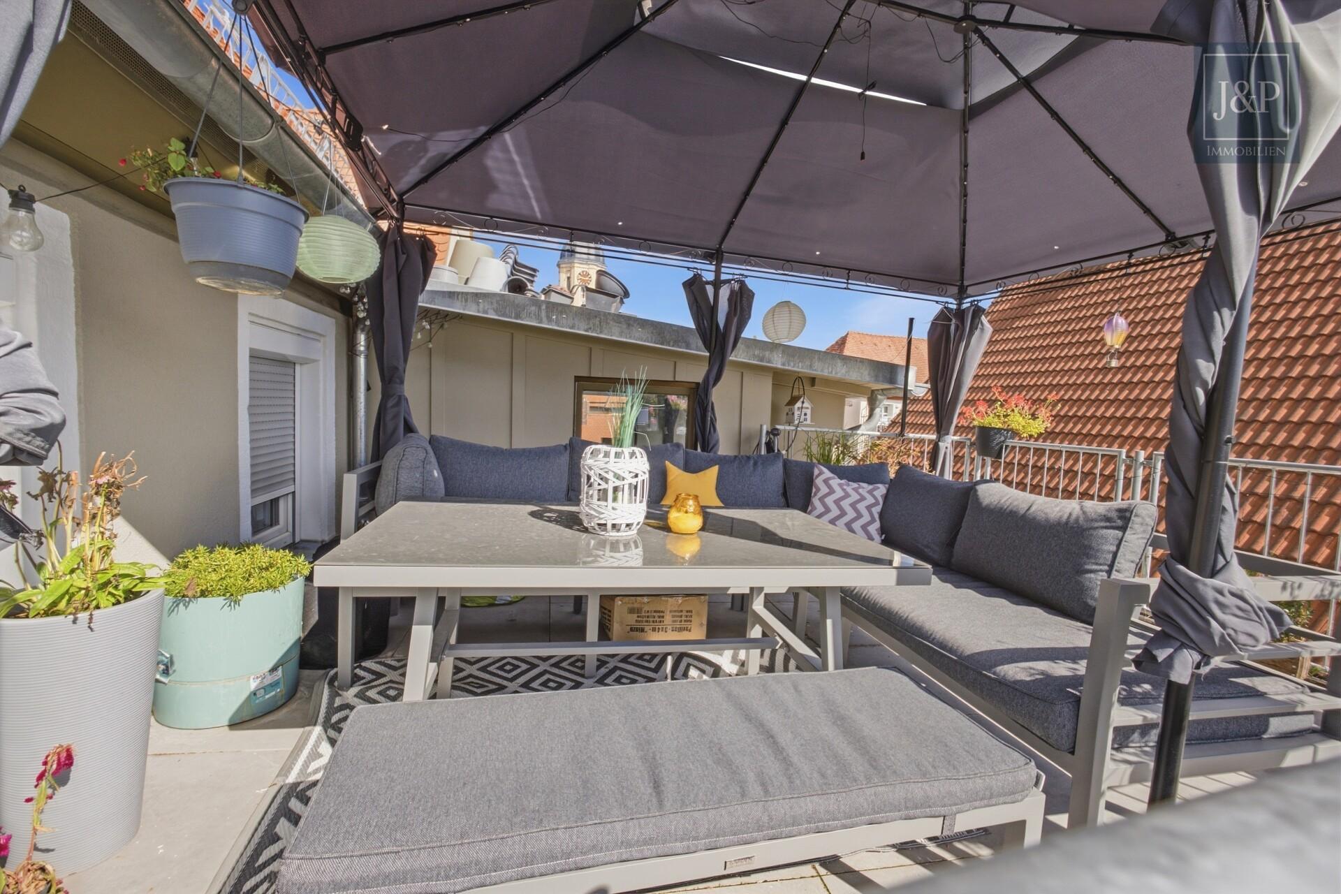 Traumhaftes 2-FH in schöner Hanglage – Charmantes Altbauflair trifft auf modernen Wohnkomfort! - Terrasse obere Wohnung