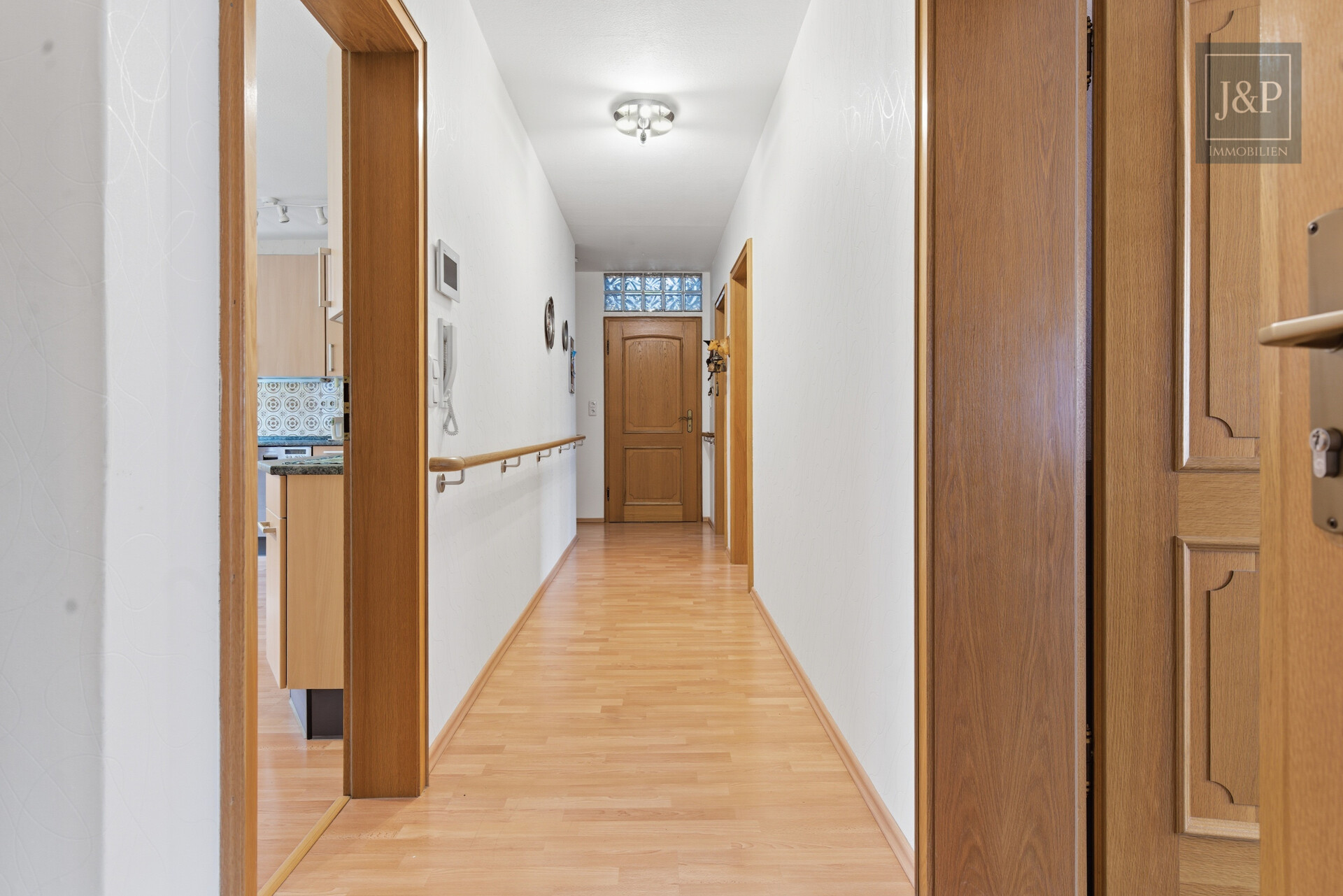 Sofort Verfügbar! 4,5 Zimmer-Wohnung in ruhiger Lage in Mömbris! - Flur