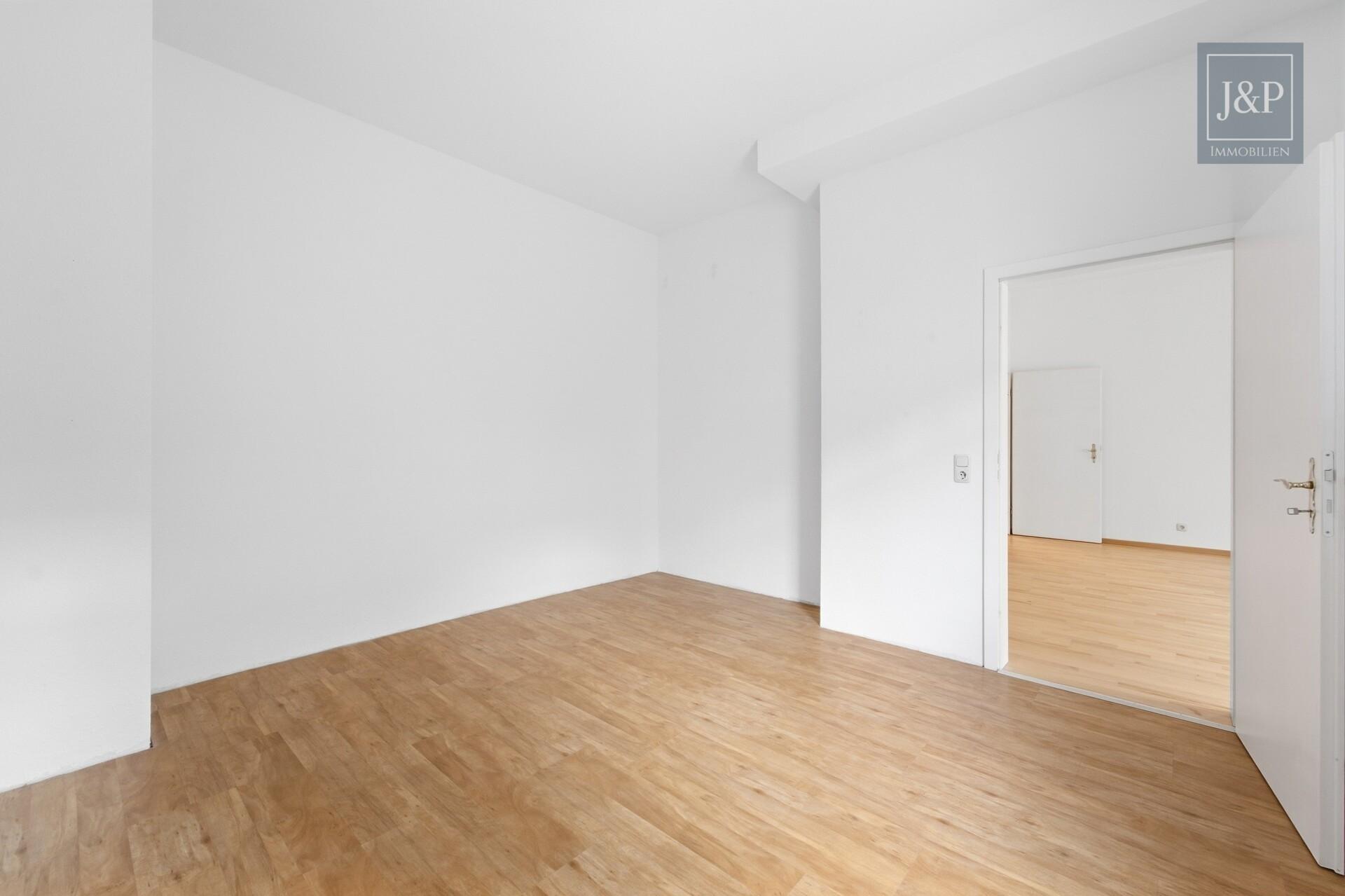 Ihr Zuhause in Wiesbaden-Erbenheim | 2 Zimmer, Balkon, Einbauküche & Tiefgaragenstellplatz - Schlafzimmer