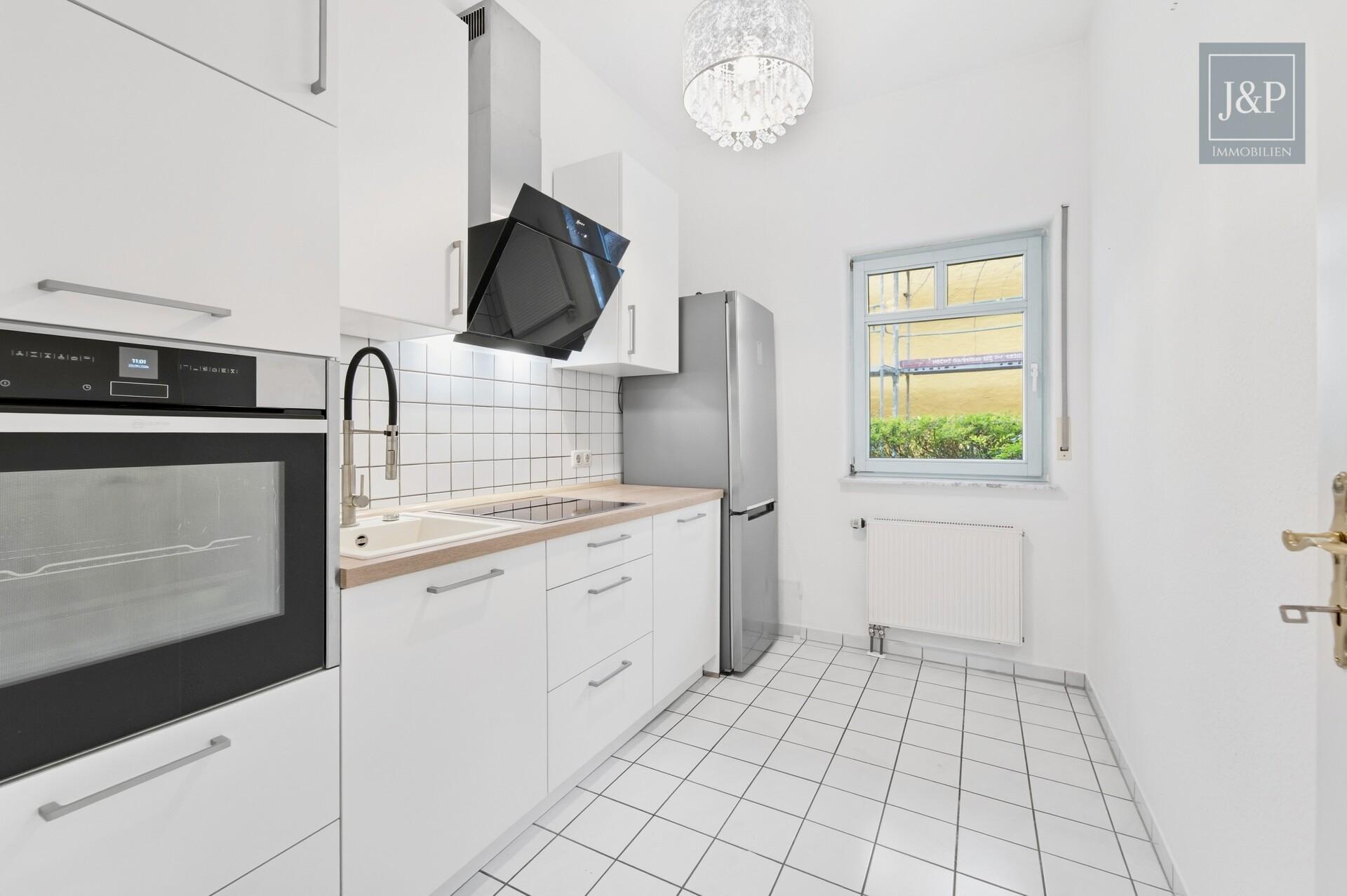 Ihr Zuhause in Wiesbaden-Erbenheim | 2 Zimmer, Balkon, Einbauküche & Tiefgaragenstellplatz - Küche