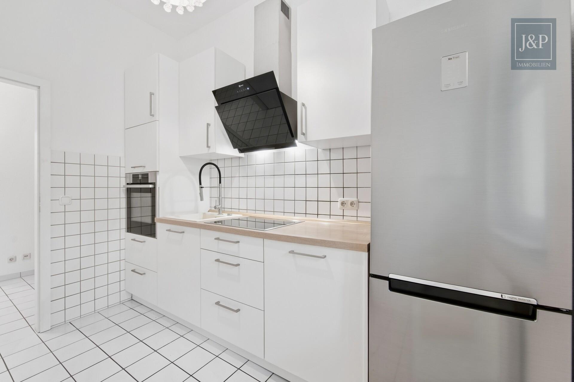 Ihr Zuhause in Wiesbaden-Erbenheim | 2 Zimmer, Balkon, Einbauküche & Tiefgaragenstellplatz - Küche