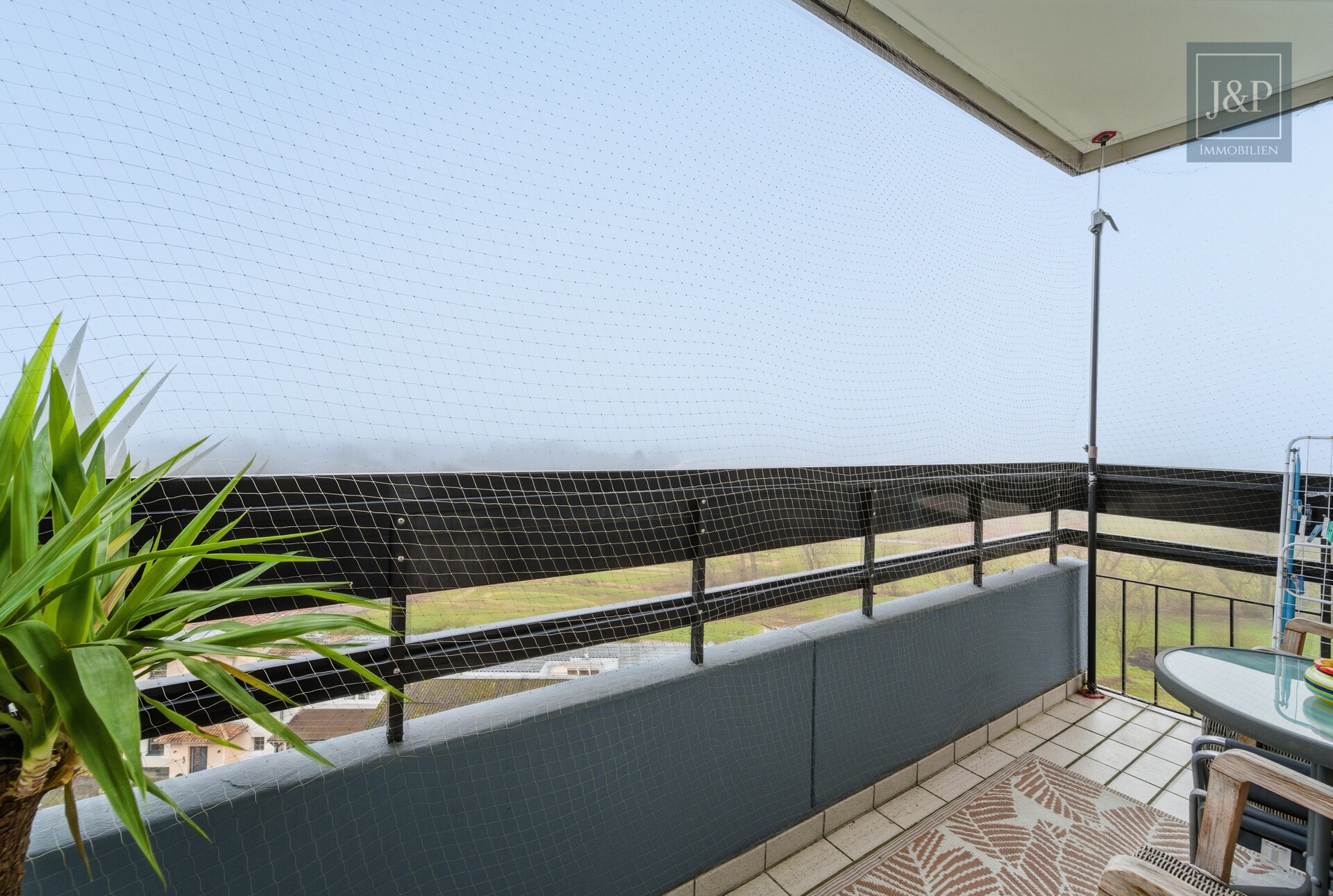 Barrierefreie 4-Zimmer-Wohnung mit 2 Balkonen, Garage & Weitblick - Balkon Süd-Ausrichtung