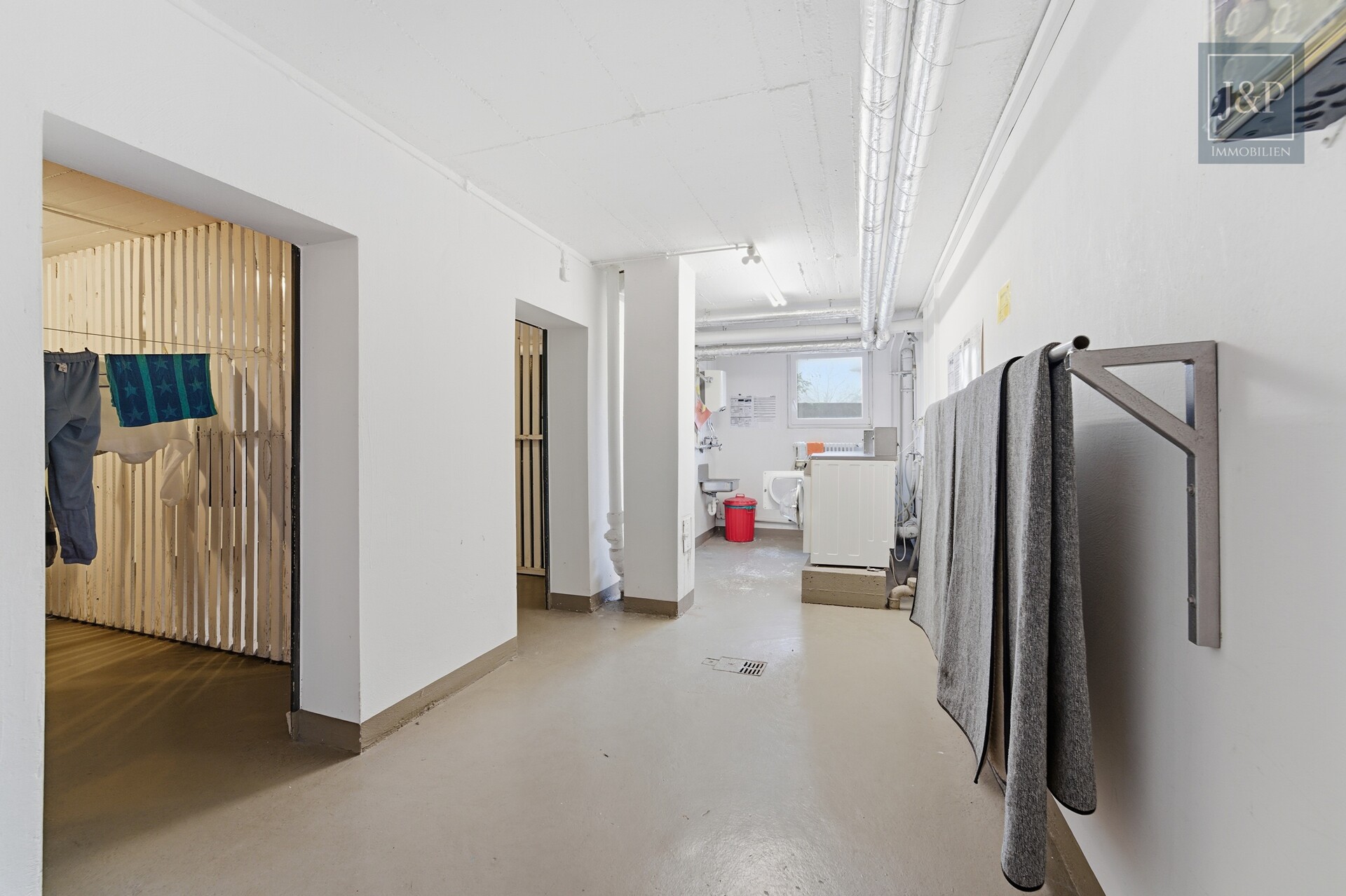 Barrierefreie 4-Zimmer-Wohnung mit 2 Balkonen, Garage & Weitblick - Trockenraum