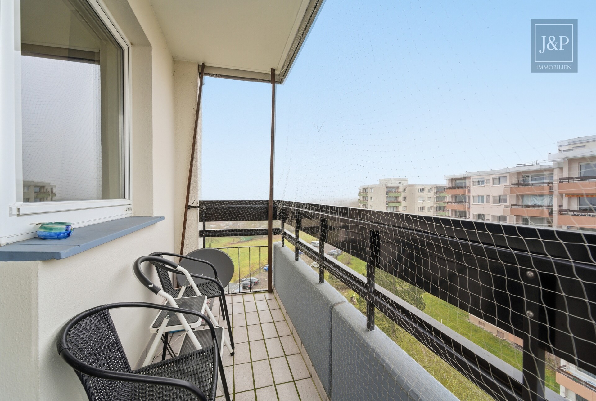 Barrierefreie 4-Zimmer-Wohnung mit 2 Balkonen, Garage & Weitblick - Schlafzimmer Balkon Nord-Ausrichtung