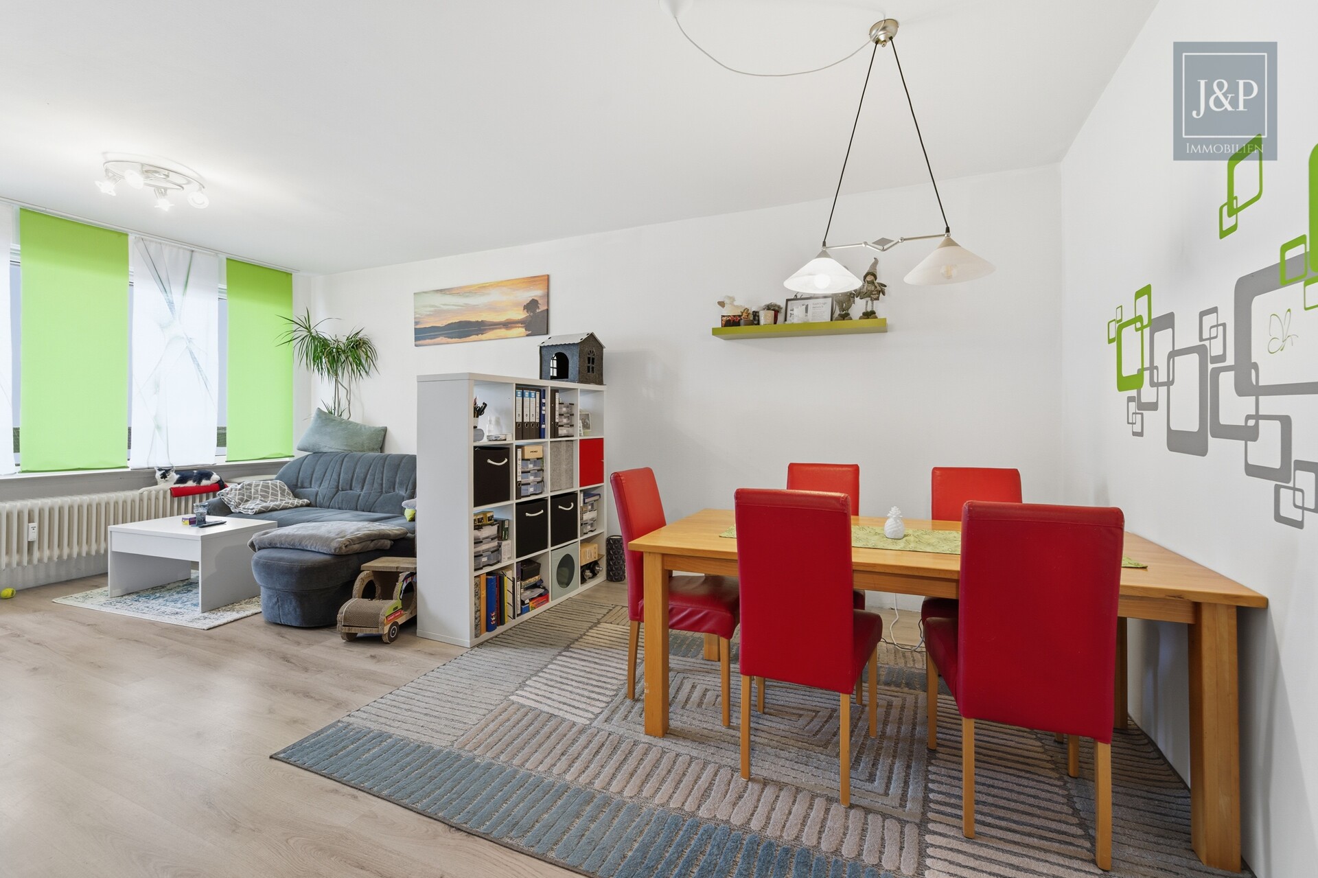 Barrierefreie 4-Zimmer-Wohnung mit 2 Balkonen, Garage & Weitblick - Wohn-und Essbereich