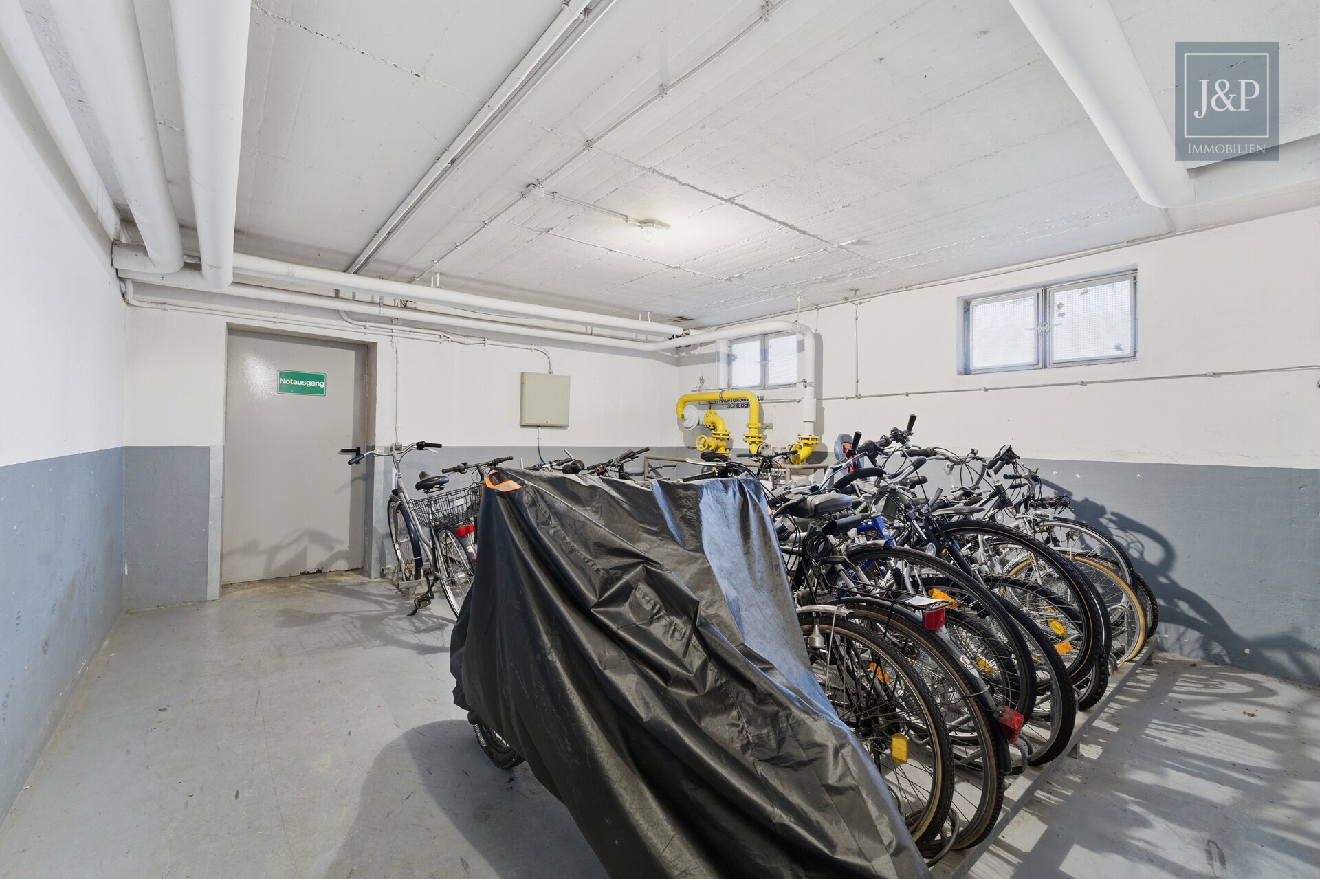 Barrierefreie 4-Zimmer-Wohnung mit 2 Balkonen, Garage & Weitblick - Fahrradkeller