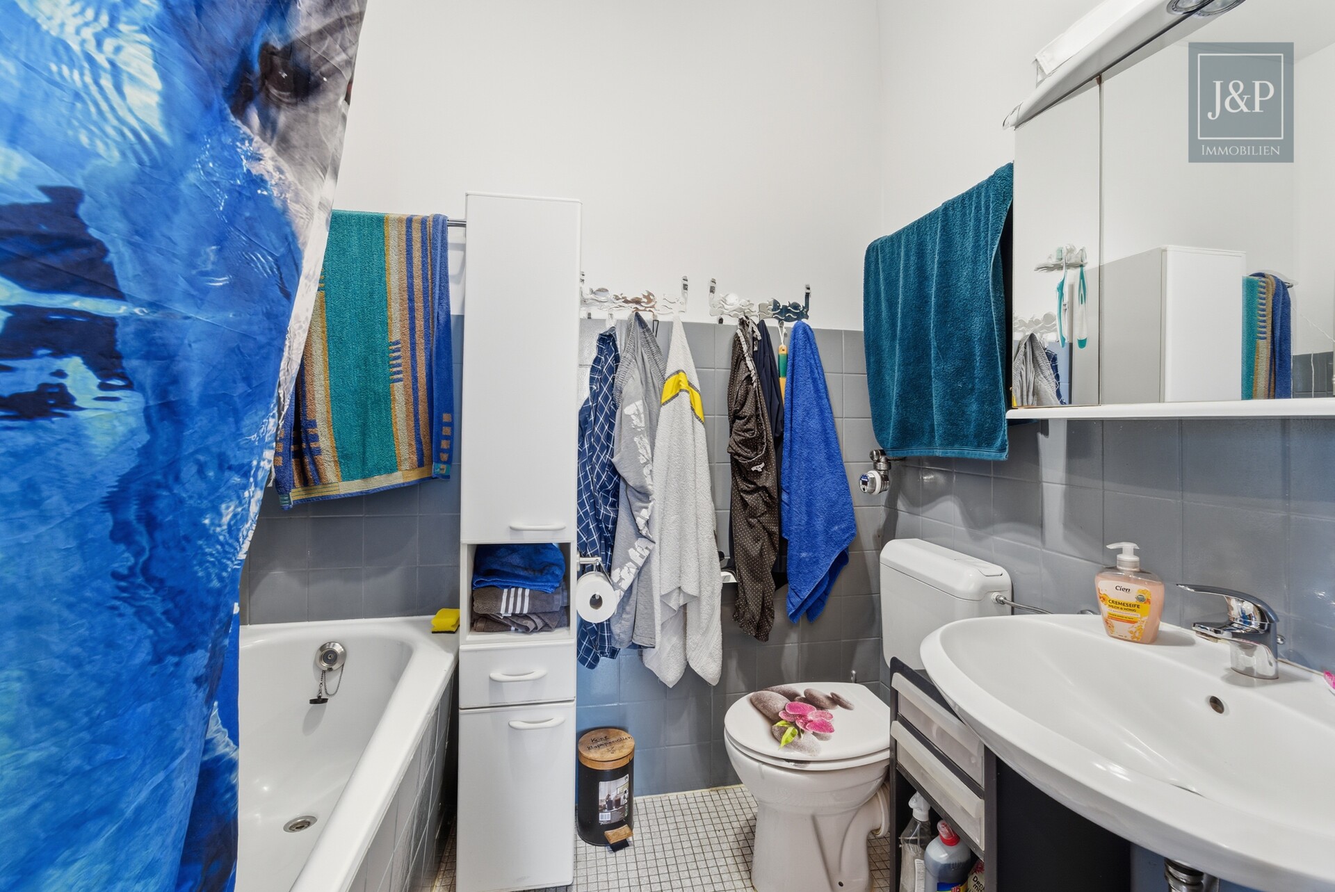 Barrierefreie 4-Zimmer-Wohnung mit 2 Balkonen, Garage & Weitblick - Badezimmer