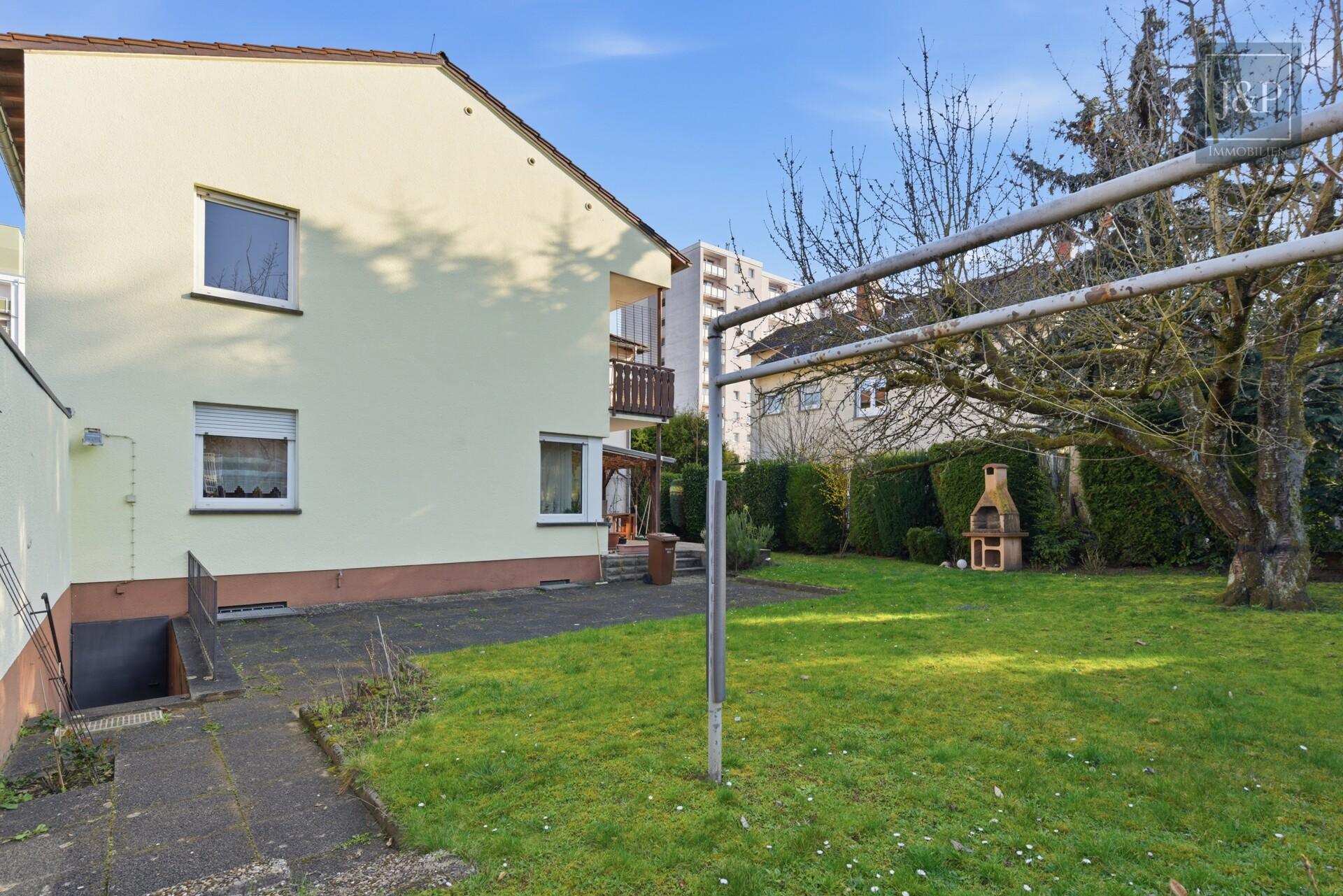 2 Familienhaus mit schönem Gartengrundstück, guter Aufteilung und Partykeller - Garten