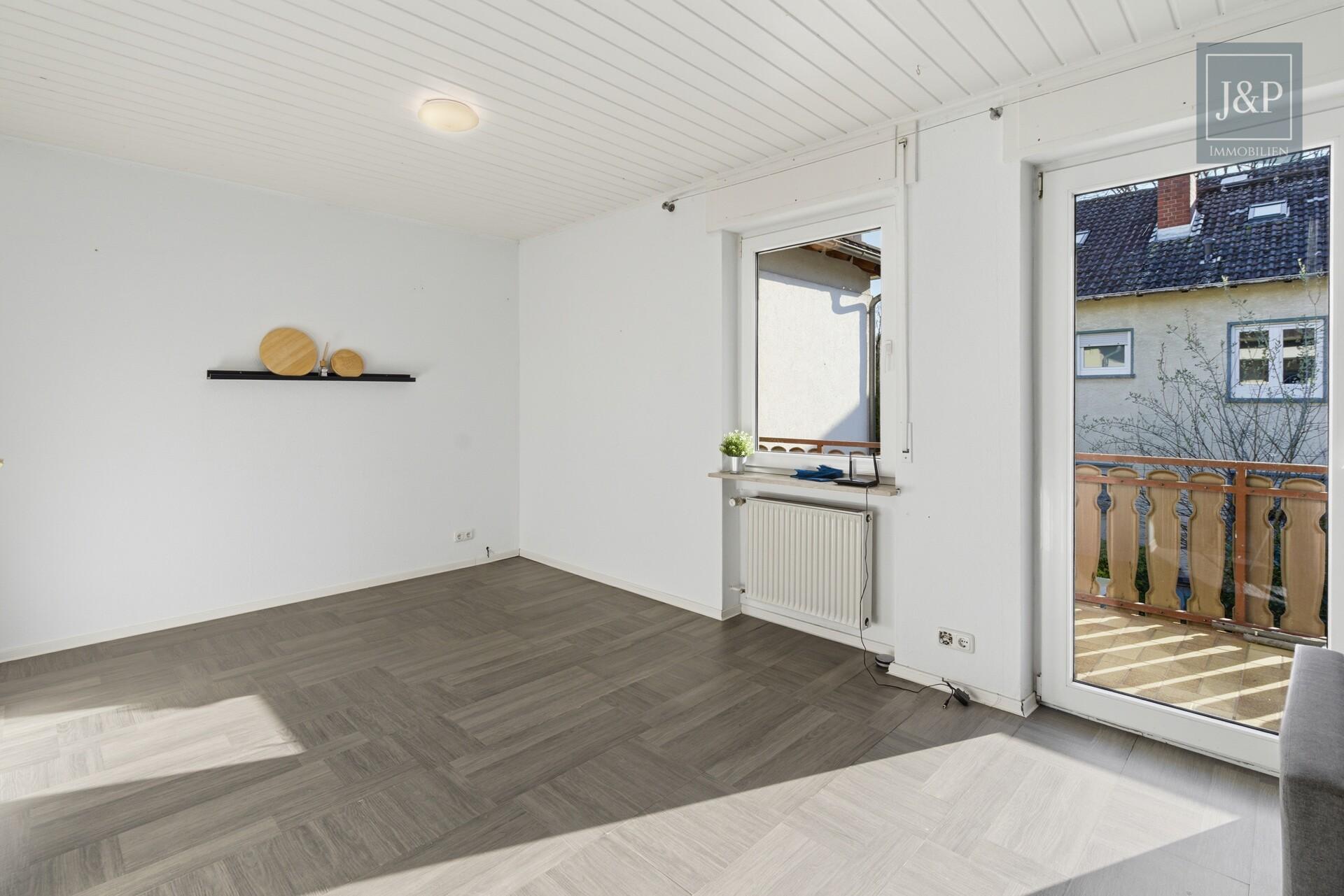 2 Familienhaus mit schönem Gartengrundstück, guter Aufteilung und Partykeller - Wohnen OG