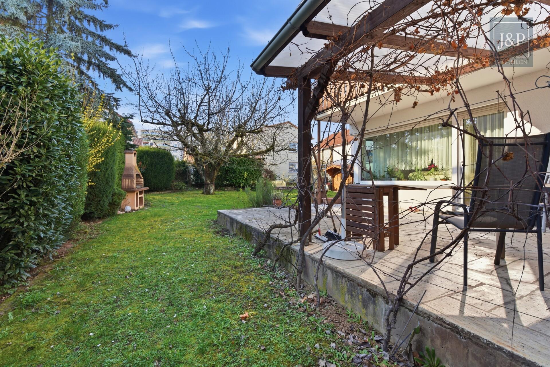 2 Familienhaus mit schönem Gartengrundstück, guter Aufteilung und Partykeller - Gartenbereich