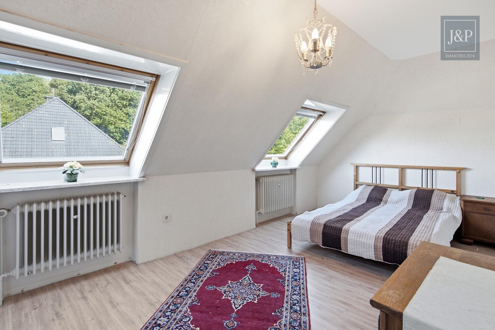Sackgasse: Großzügiger Wohntraum mit reichlich Potenzial - Schlafzimmer DG