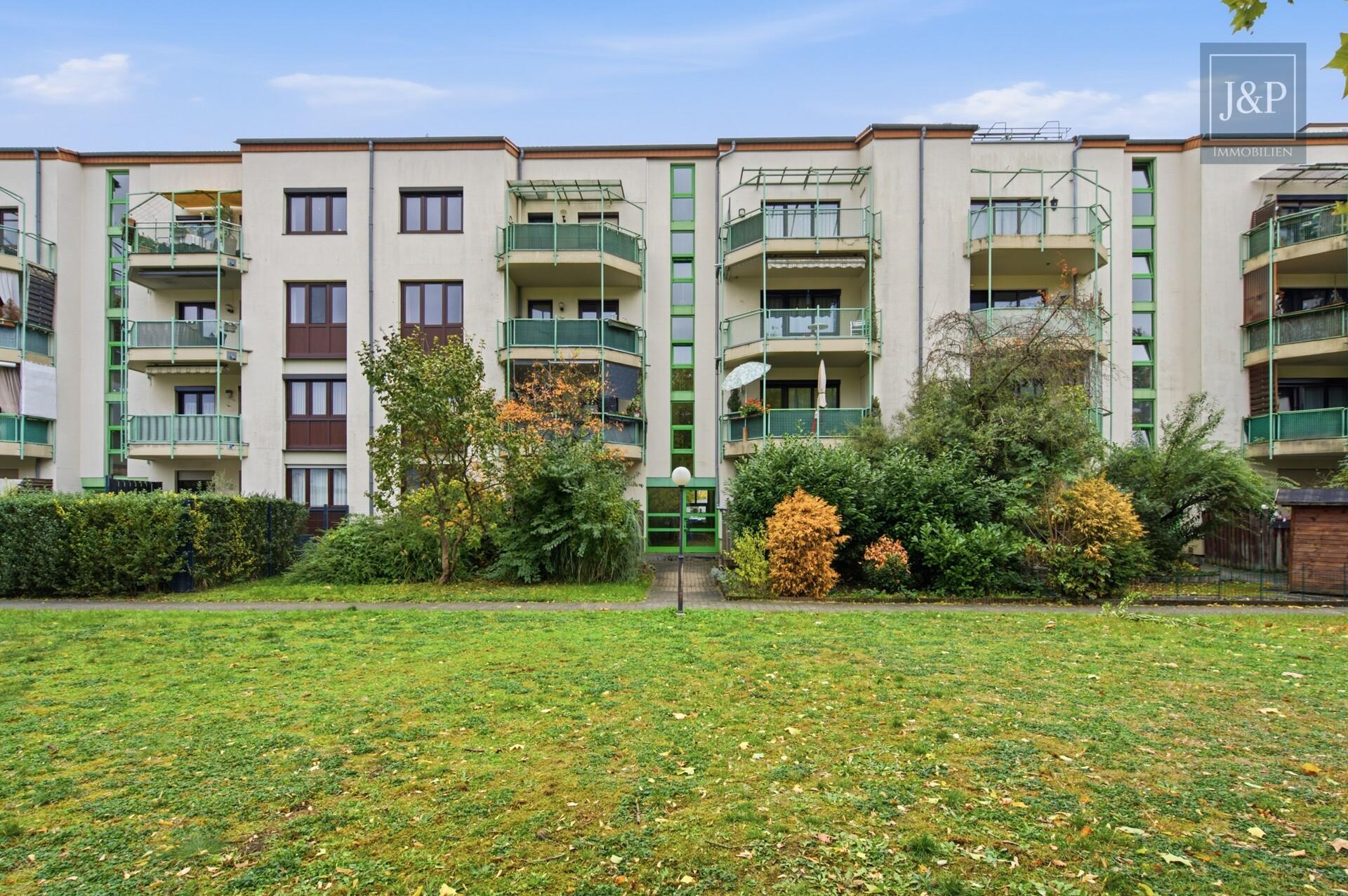 3-Zimmer-Wohnung mit zwei Bädern, Balkon & Tiefgaragenstellplatz - Aussenansicht