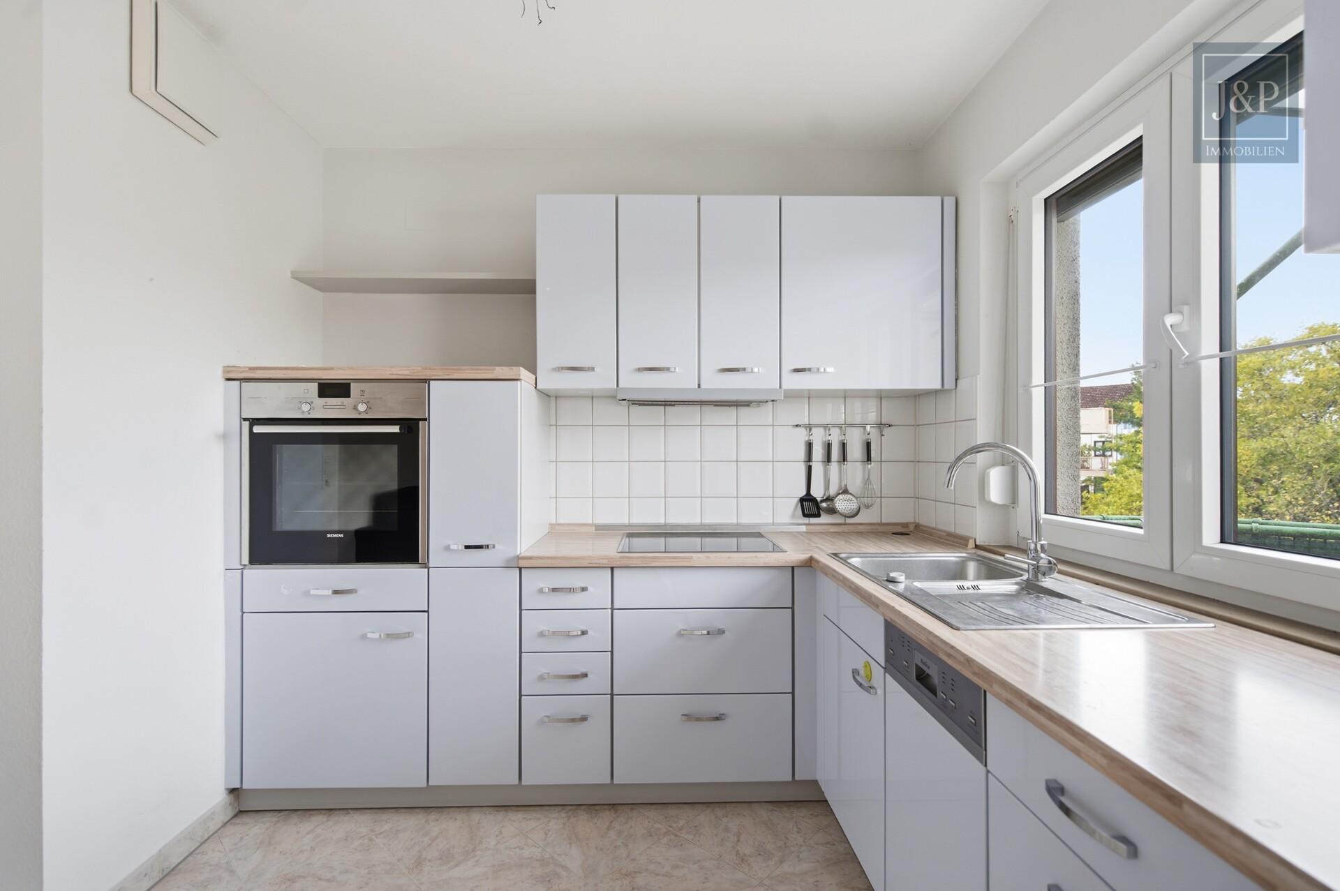3-Zimmer-Wohnung mit zwei Bädern, Balkon & Tiefgaragenstellplatz - Küche
