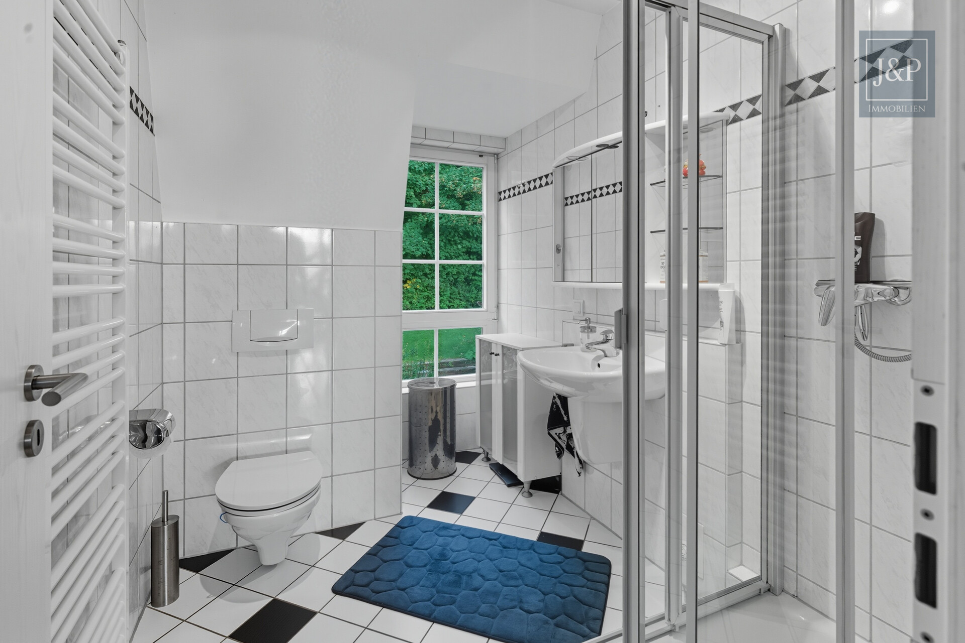 Repräsentative Villa in direkter Waldrandlage – Weitblick, Ruhe und Lebensqualität pur - OG Bad 1