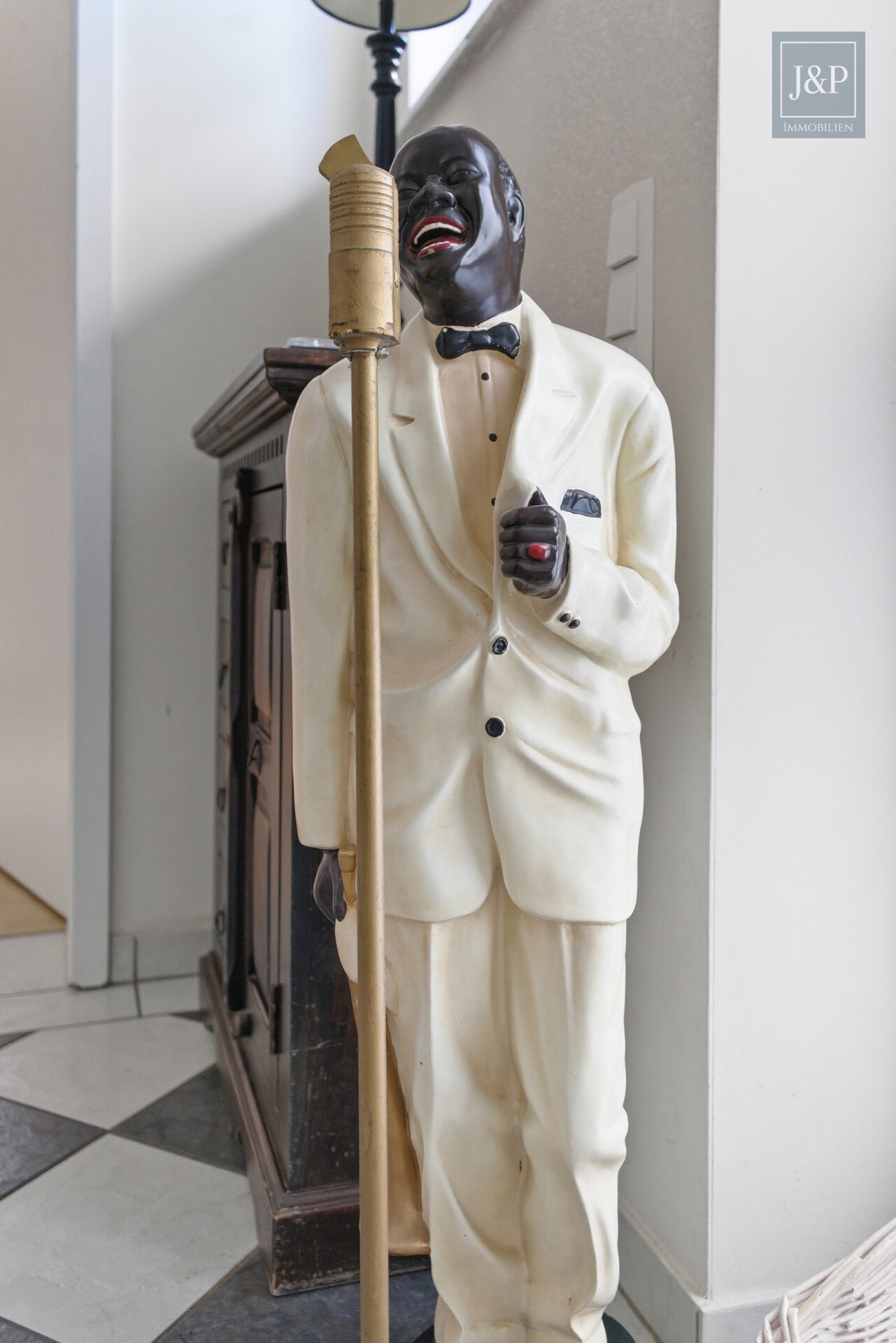 Repräsentative Villa in direkter Waldrandlage – Weitblick, Ruhe und Lebensqualität pur - Flur Detail