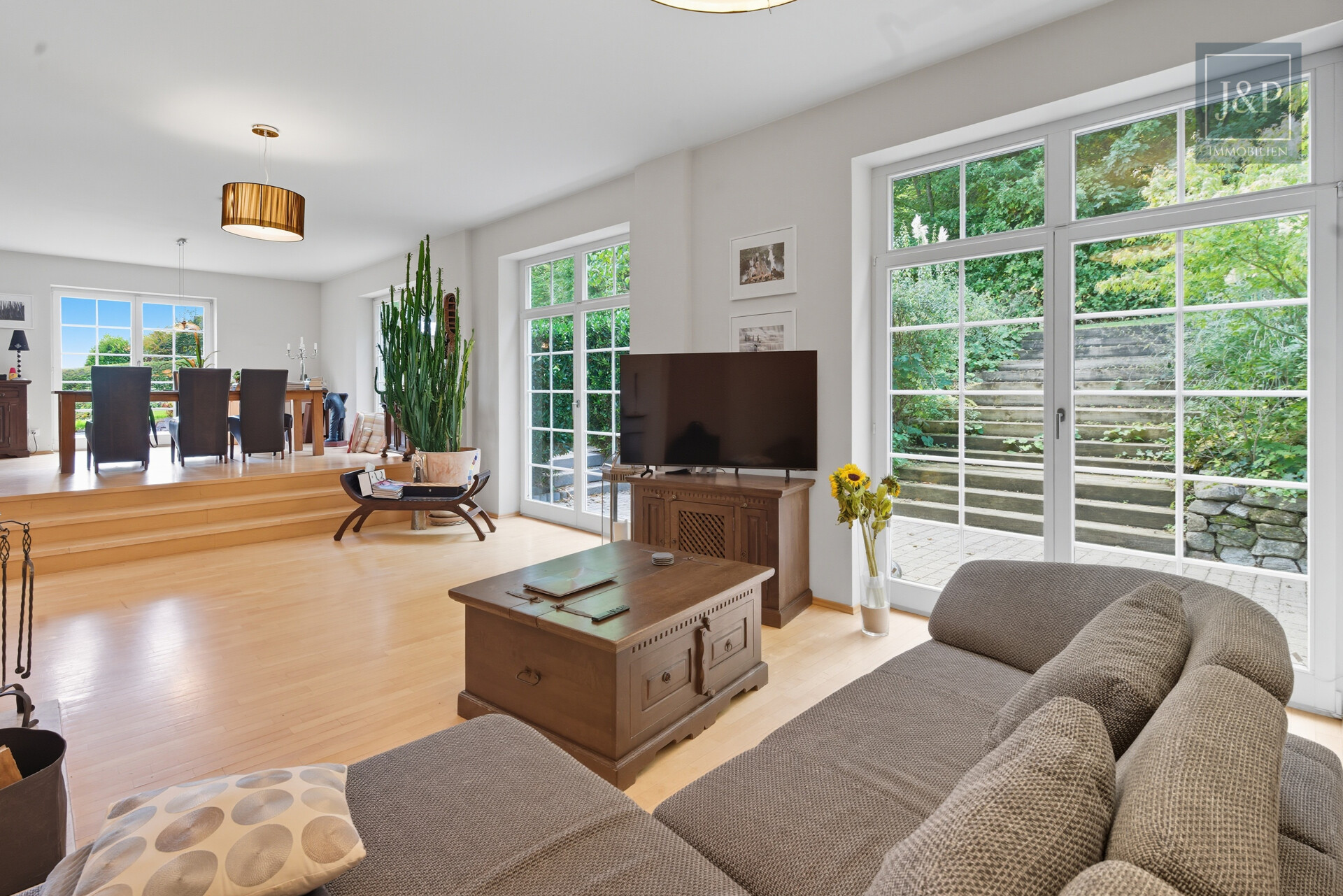 Repräsentative Villa in direkter Waldrandlage – Weitblick, Ruhe und Lebensqualität pur - Wohnbereich