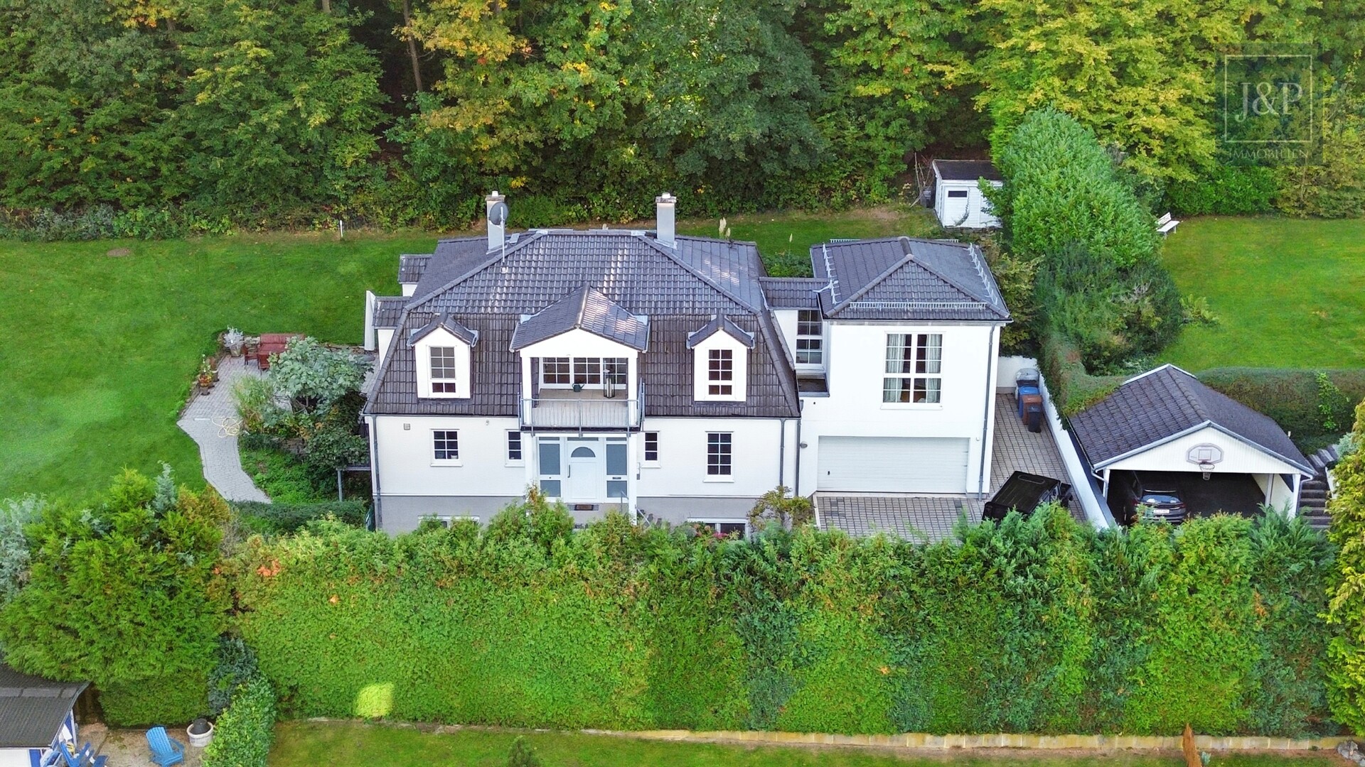 Repräsentative Villa in direkter Waldrandlage – Weitblick, Ruhe und Lebensqualität pur - Außenansicht