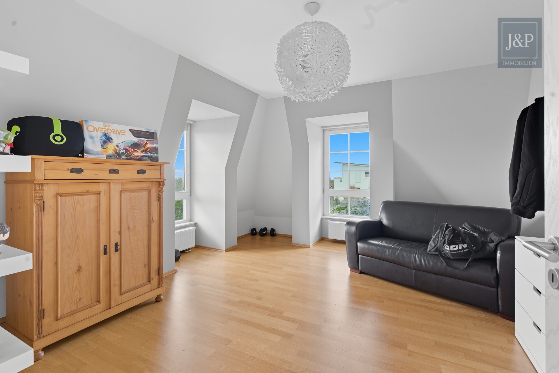 Repräsentative Villa in direkter Waldrandlage – Weitblick, Ruhe und Lebensqualität pur - OG Zimmer 1