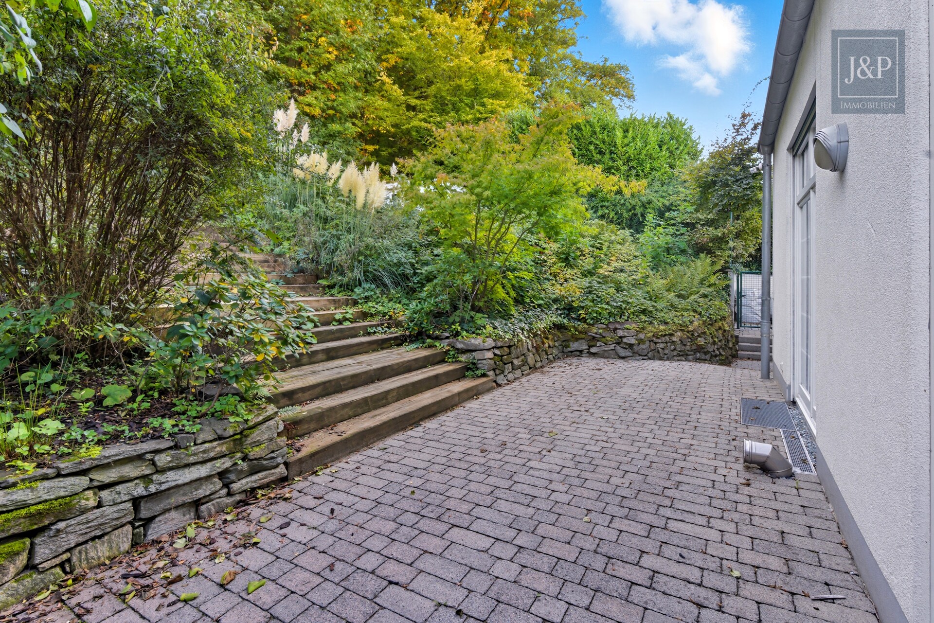 Repräsentative Villa in direkter Waldrandlage – Weitblick, Ruhe und Lebensqualität pur - Terrasse