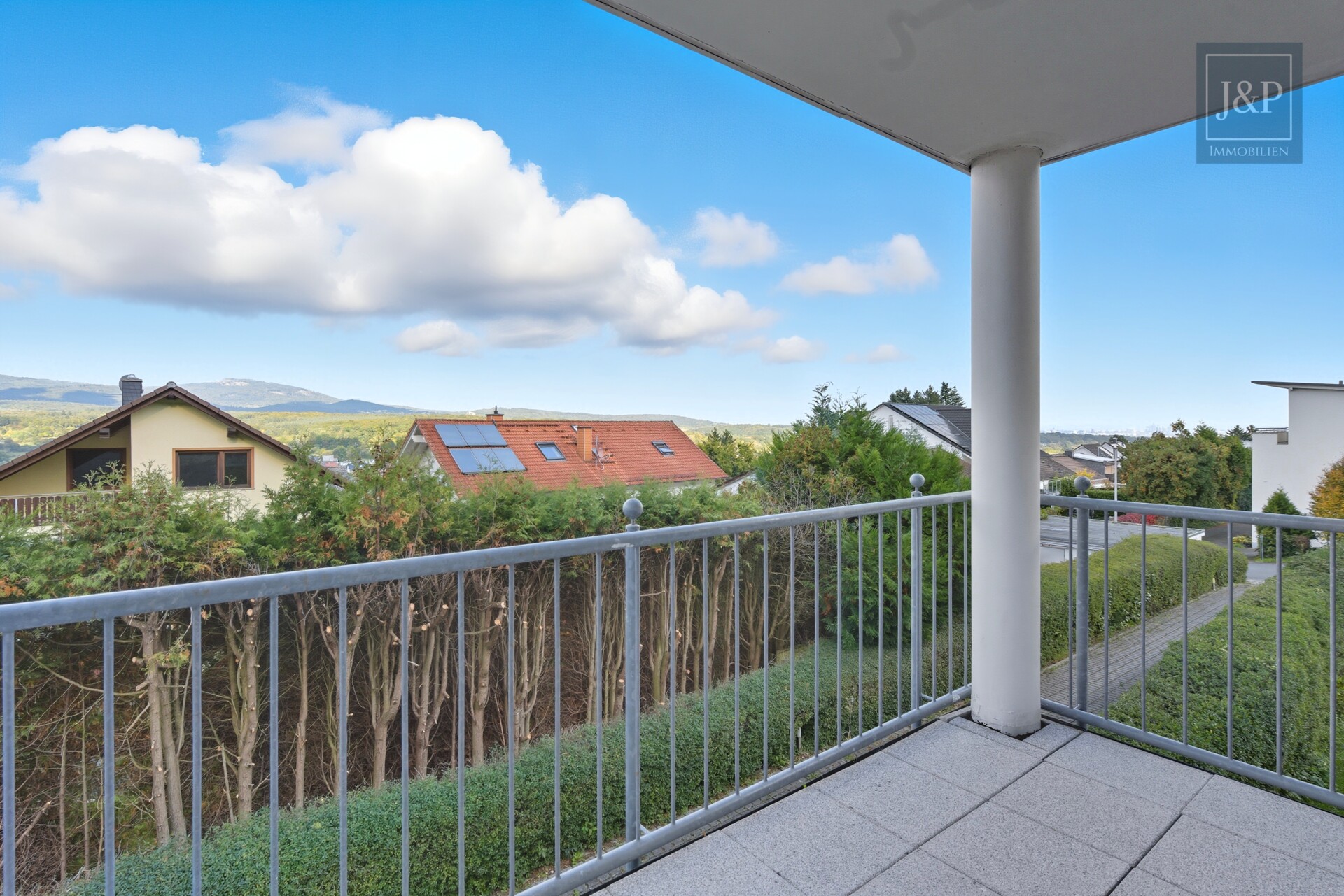 Repräsentative Villa in direkter Waldrandlage – Weitblick, Ruhe und Lebensqualität pur - OG Balkon