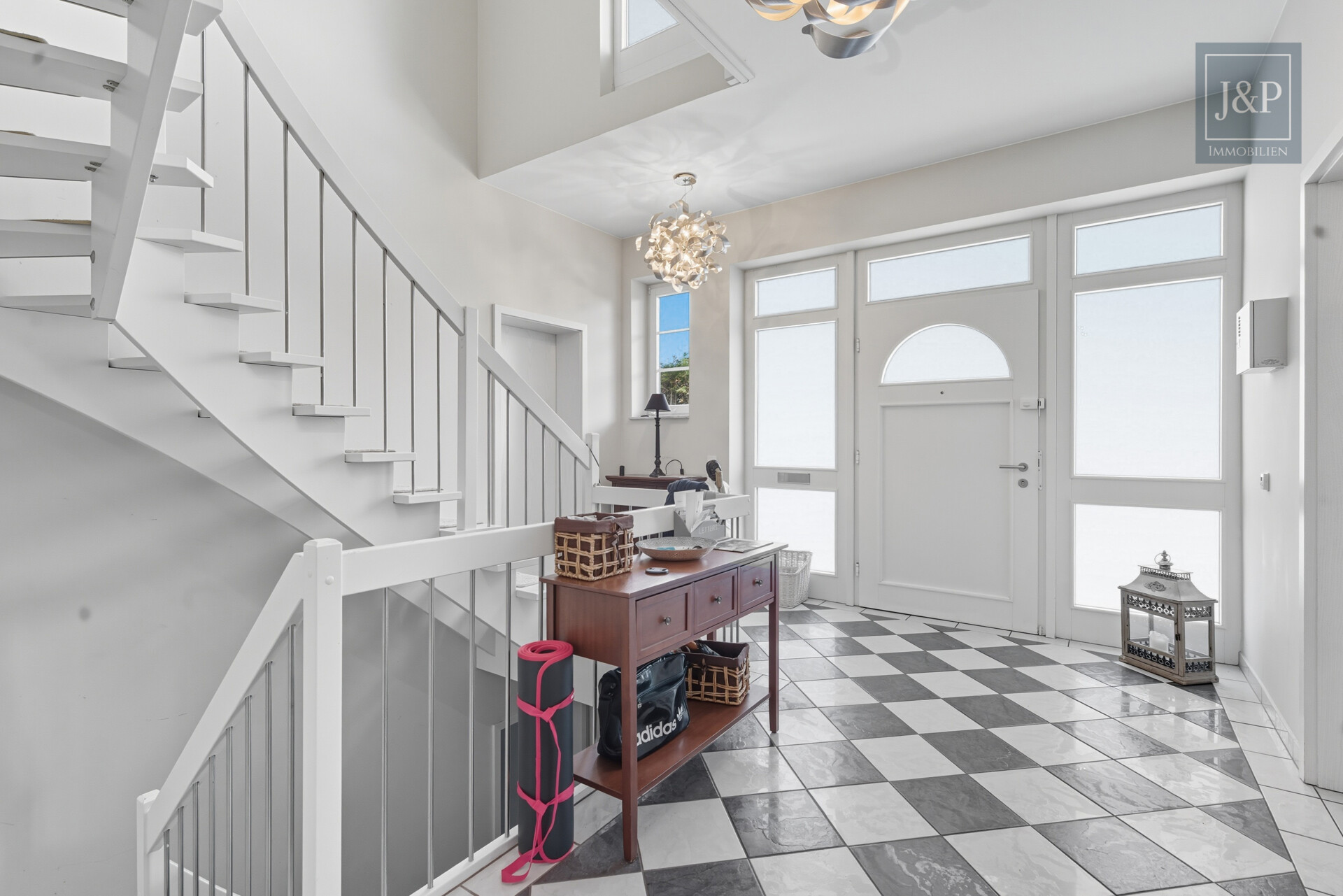 Repräsentative Villa in direkter Waldrandlage – Weitblick, Ruhe und Lebensqualität pur - EG Flur