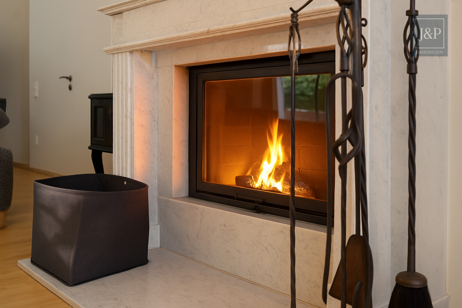 Repräsentative Villa in direkter Waldrandlage – Weitblick, Ruhe und Lebensqualität pur - Kamin