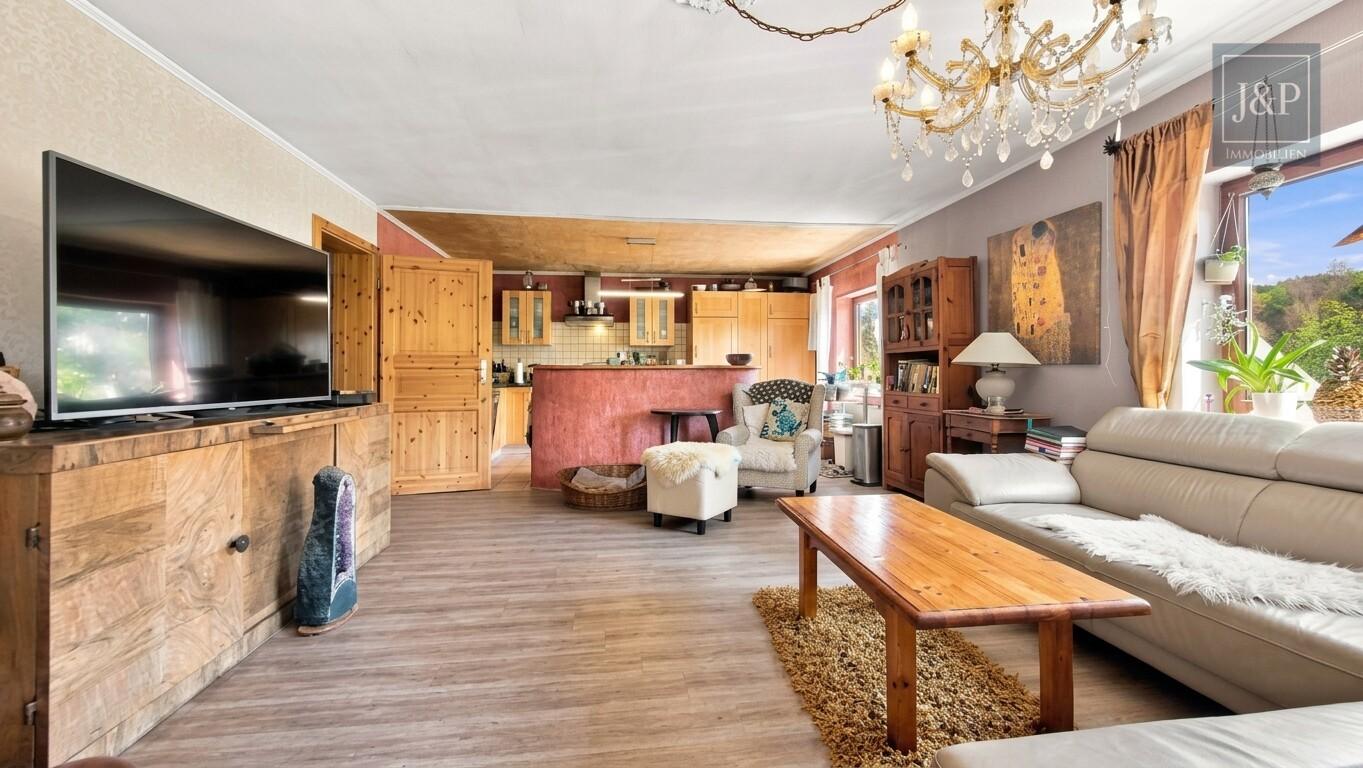 Provisionsfrei! Natur-Residenz mit unendlichen Möglichkeiten, und großem Garten - 1. OG Wohnzimmer