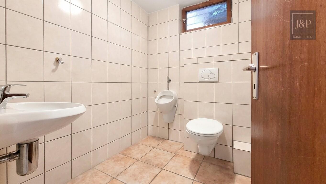 Provisionsfrei! Natur-Residenz mit unendlichen Möglichkeiten, und großem Garten - EG WC