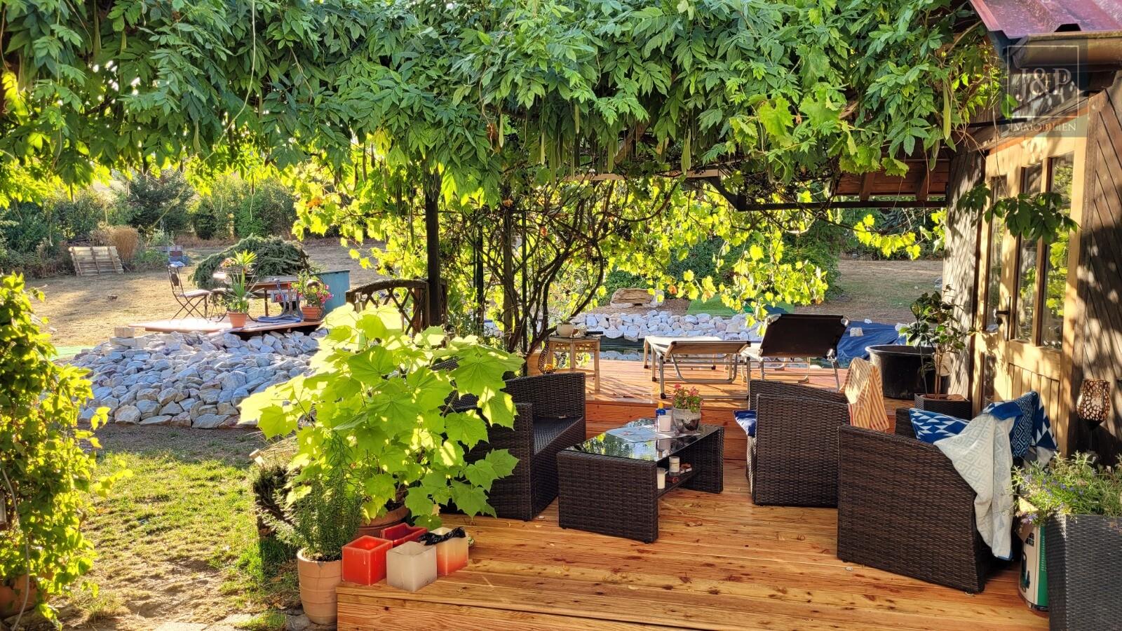 Provisionsfrei! Natur-Residenz mit unendlichen Möglichkeiten, und großem Garten - Außenansicht vor Saunahaus