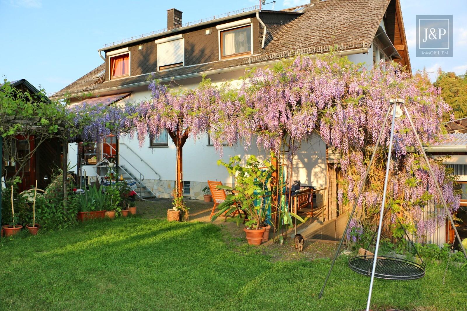 Provisionsfrei! Natur-Residenz mit unendlichen Möglichkeiten, und großem Garten - Außenansicht Hinten