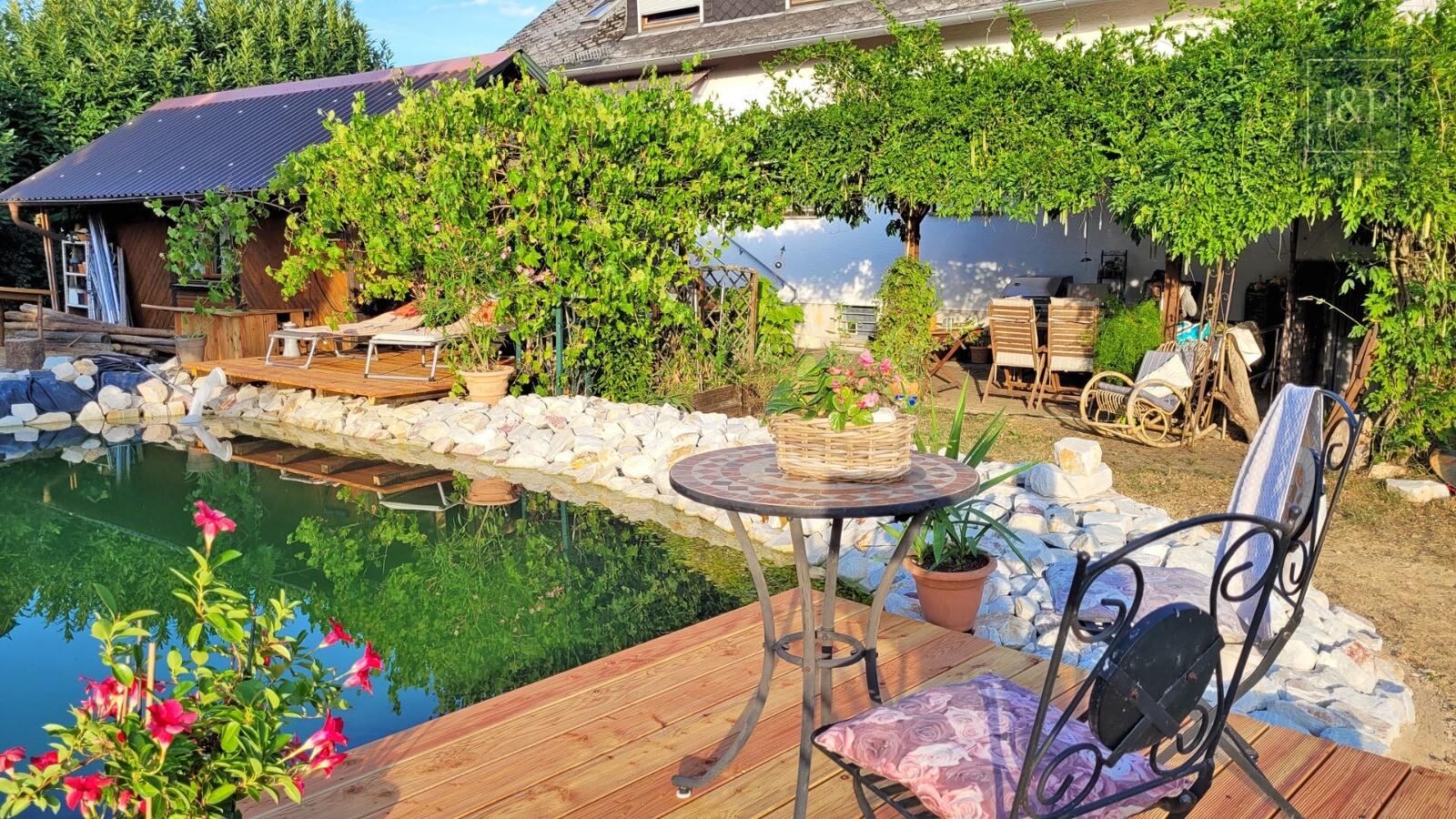 Provisionsfrei! Natur-Residenz mit unendlichen Möglichkeiten, und großem Garten - Außenansicht Hinten