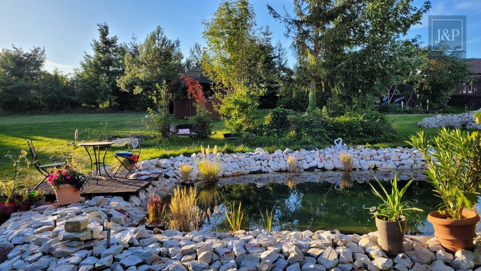 Provisionsfrei! Natur-Residenz mit unendlichen Möglichkeiten, und großem Garten - Außenansicht Teich