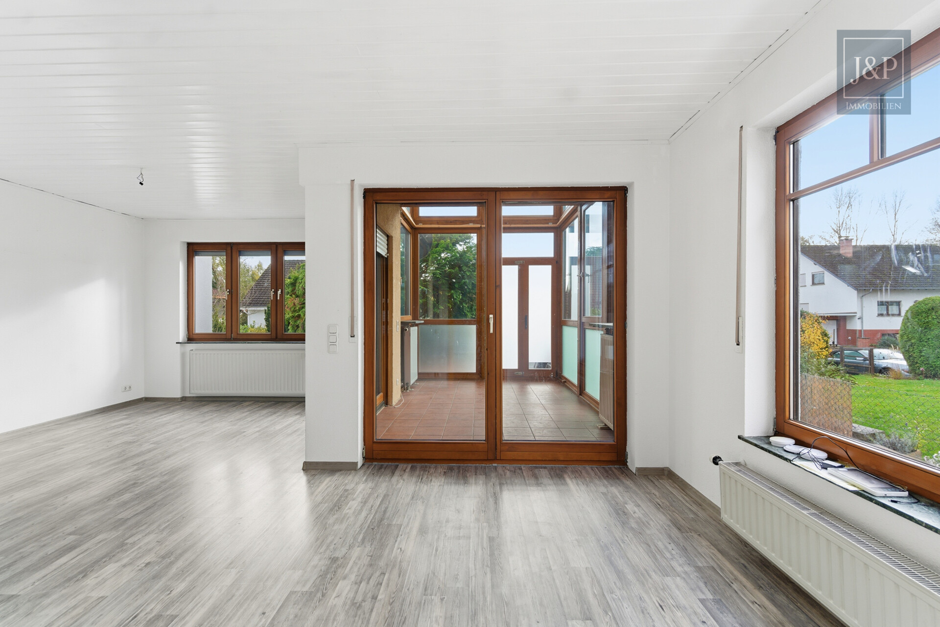 Doppelhaushälfte mit Einliegerwohnung, 3 Terrassen und Wintergarten – ideal für Familien oder Mehrgenerationen! - Wohnzimmer