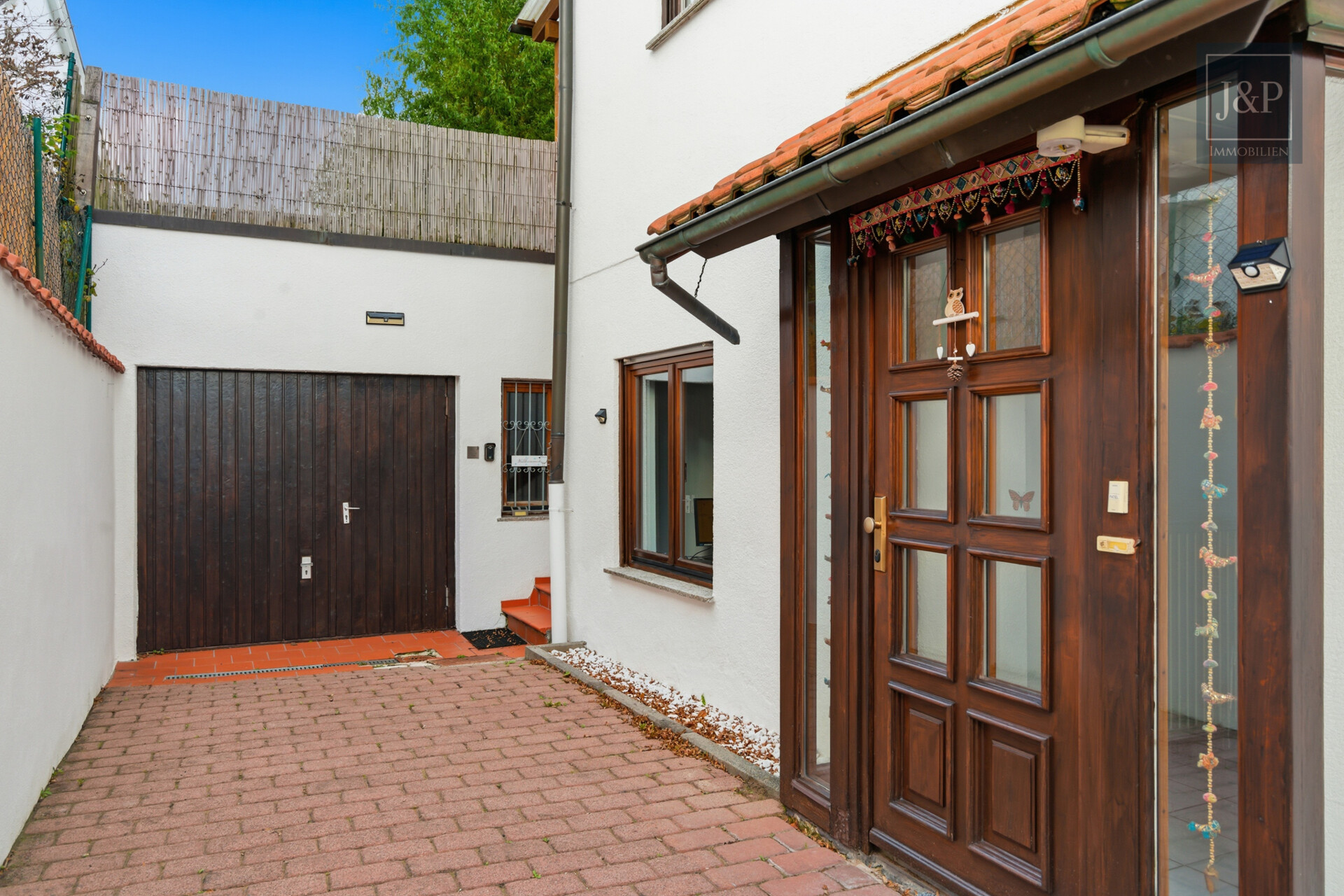 Doppelhaushälfte mit Einliegerwohnung, 3 Terrassen und Wintergarten – ideal für Familien oder Mehrgenerationen! - Außenansicht