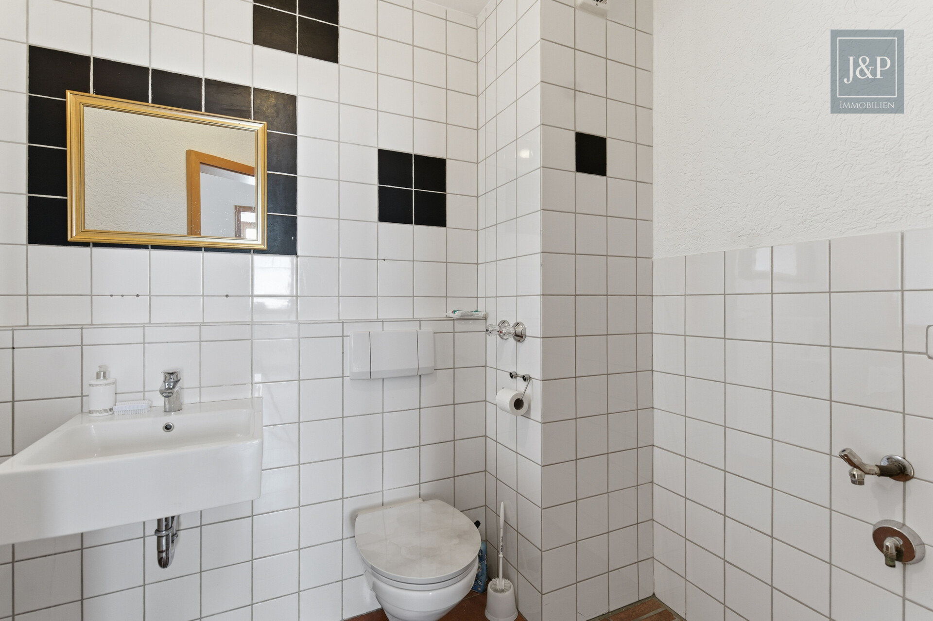 Doppelhaushälfte mit Einliegerwohnung, 3 Terrassen und Wintergarten – ideal für Familien oder Mehrgenerationen! - Gäste-WC