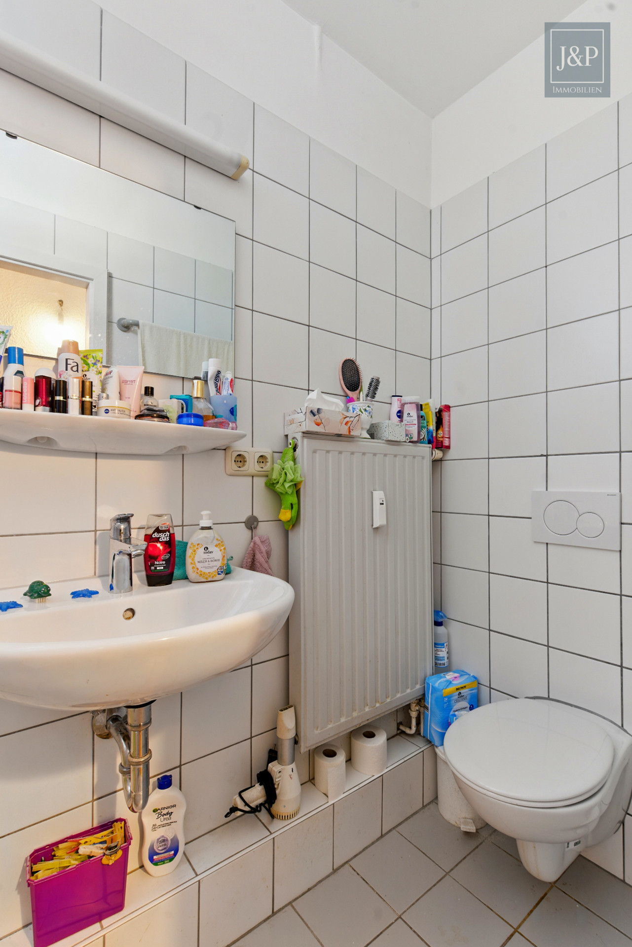 Zentral, voll-vermietet und gepflegt: Mehrfamilienhaus mit sechs Einheiten in Pfungstadt! - EG "Altbau"