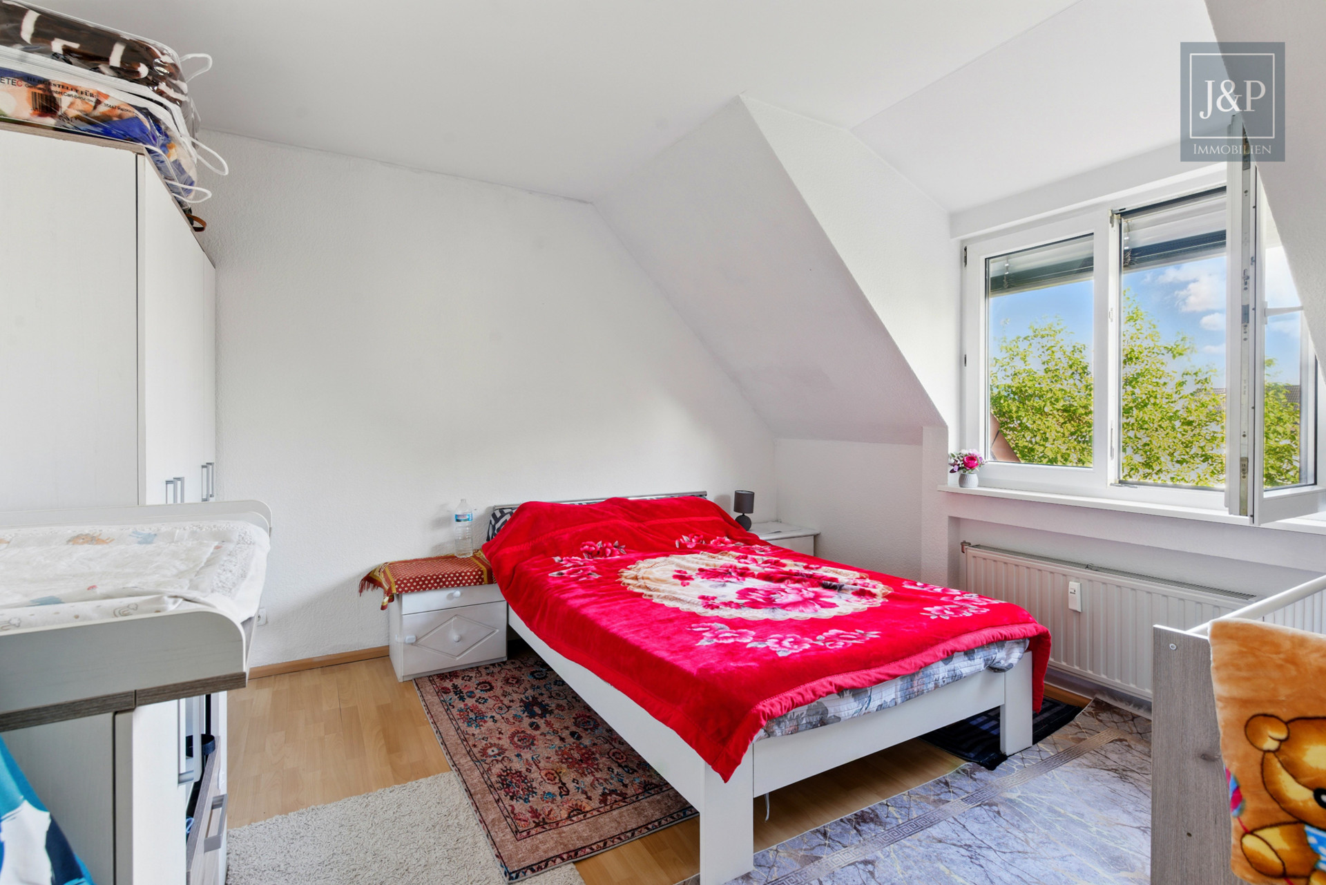Zentral, voll-vermietet und gepflegt: Mehrfamilienhaus mit sechs Einheiten in Pfungstadt! - DG "Neubau"
