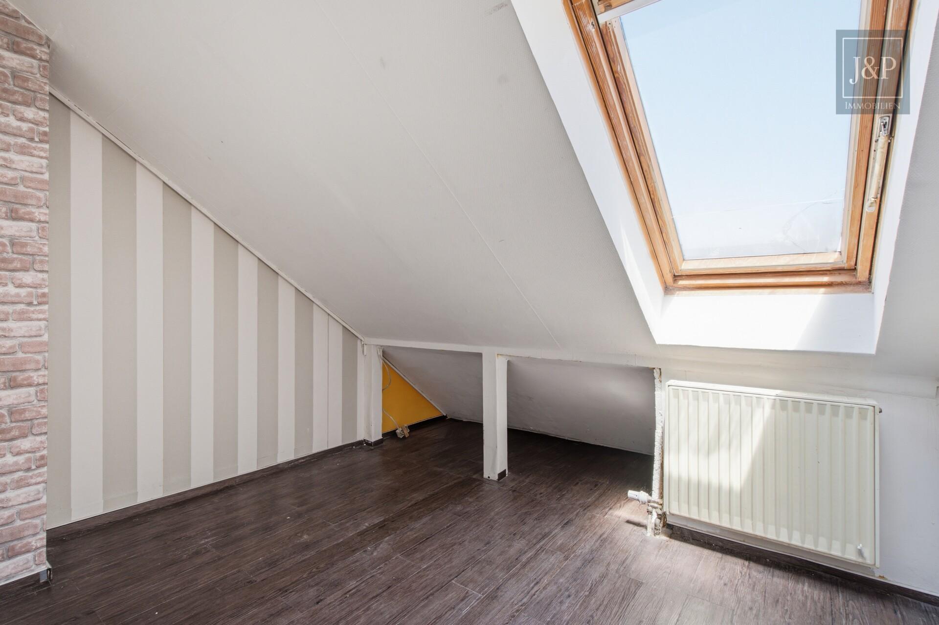 Energetisches Familienzuhause mit Fernblick in guter Lage von Nordenstadt - Schlafen DG